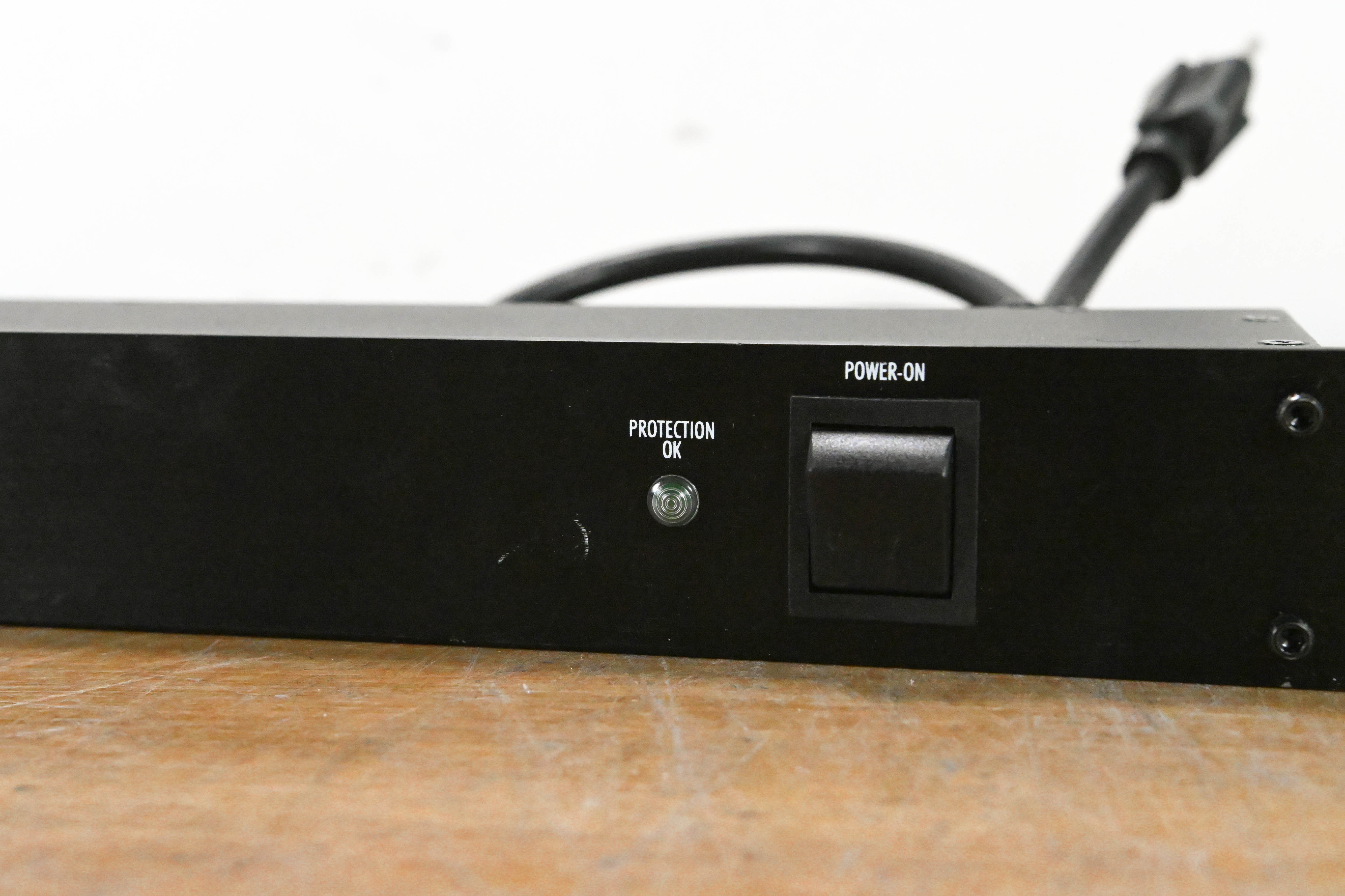 Furman M-8x2 8-Outlet Power Conditioner