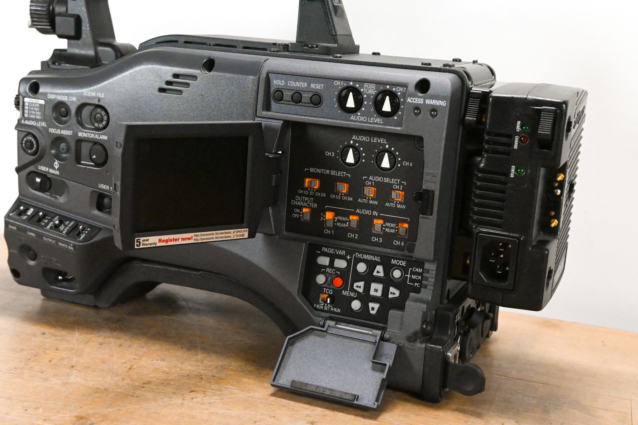 Panasonic AG-HPX500P 2/3" Shoulder-Mounted P2HD Camcorder