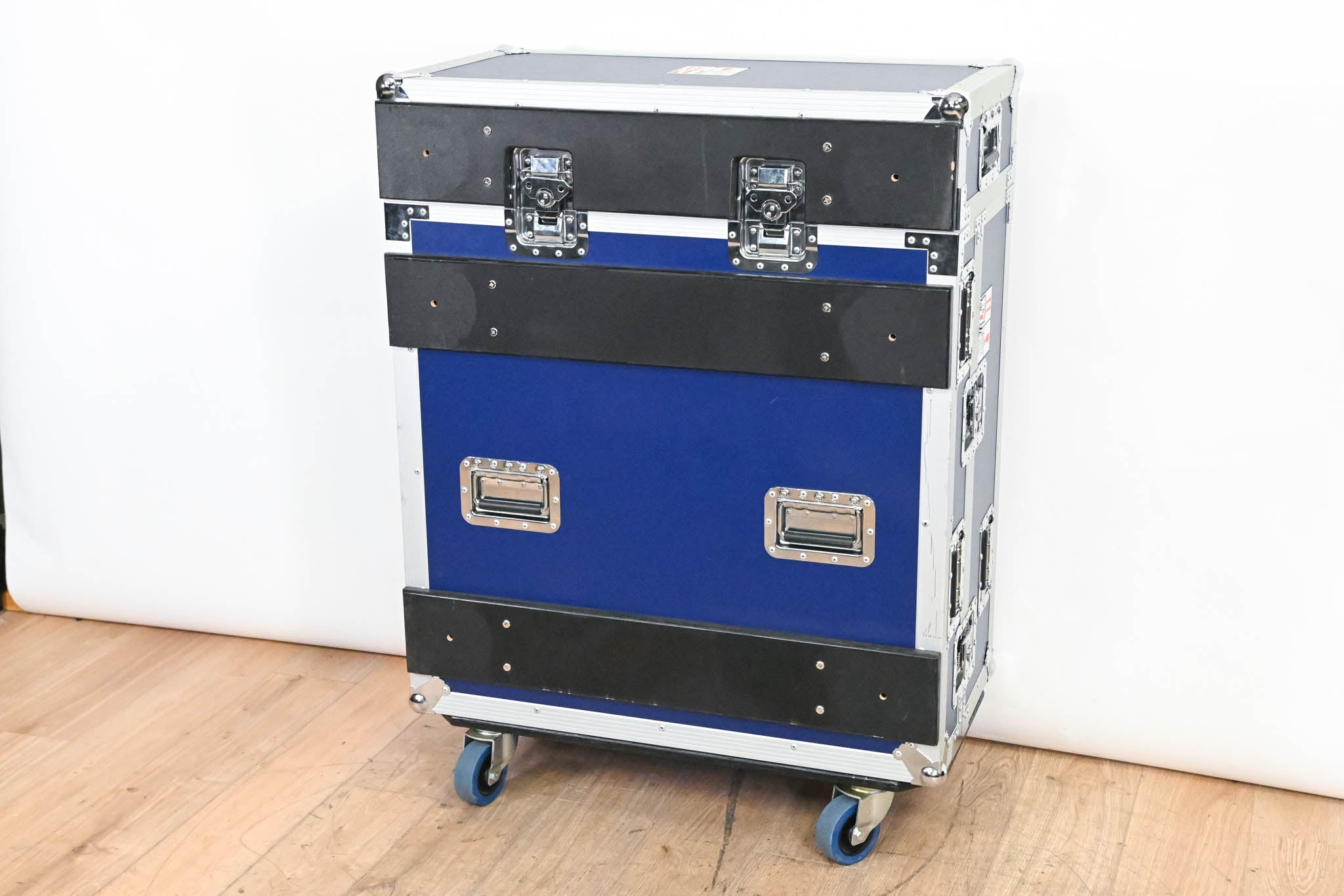 Midas PRO1 48-Channel Digital Audio Mixing Console with Road Case