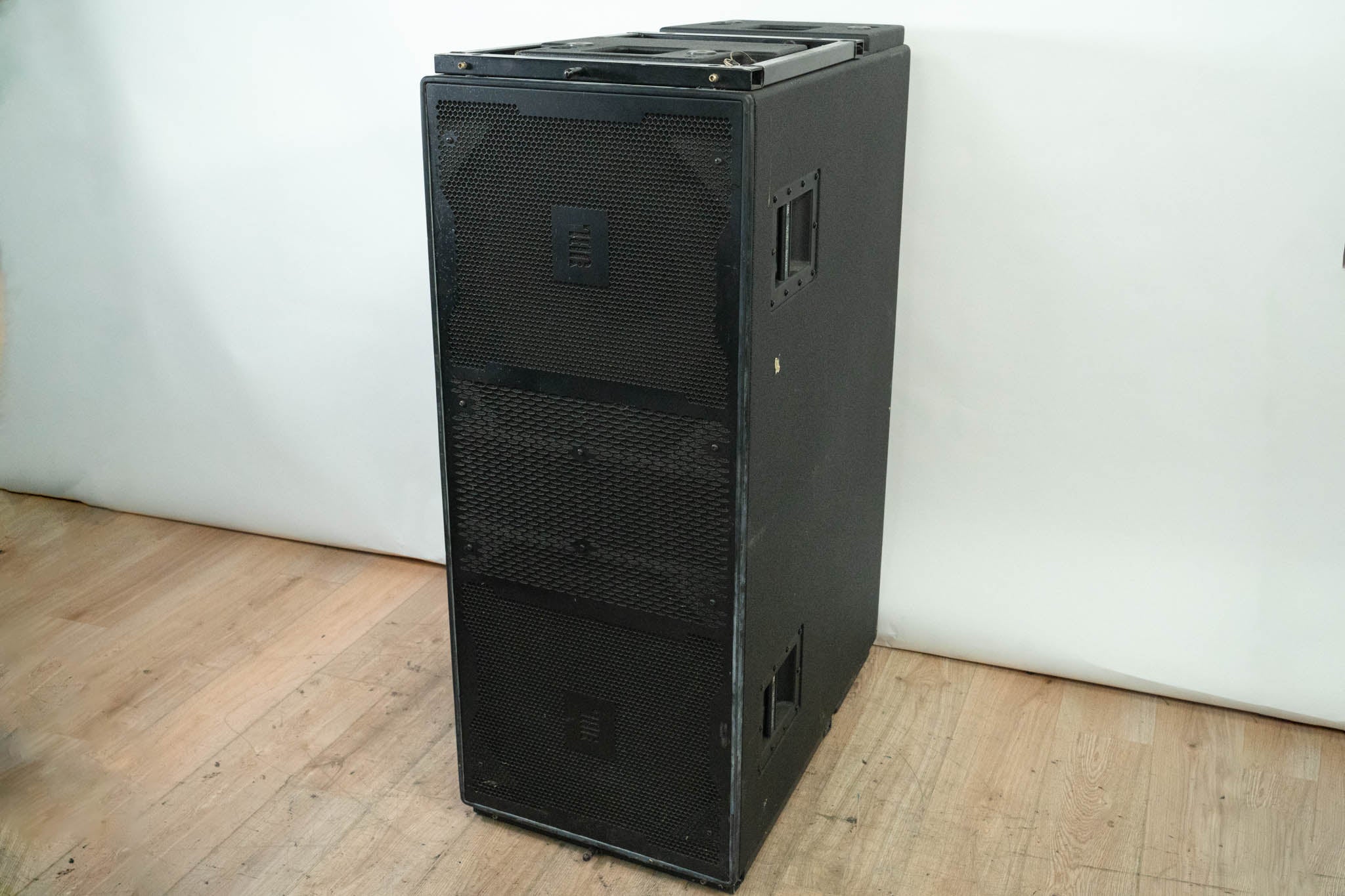 JBL VT4880 Dual 18" Subwoofer Line Array Element