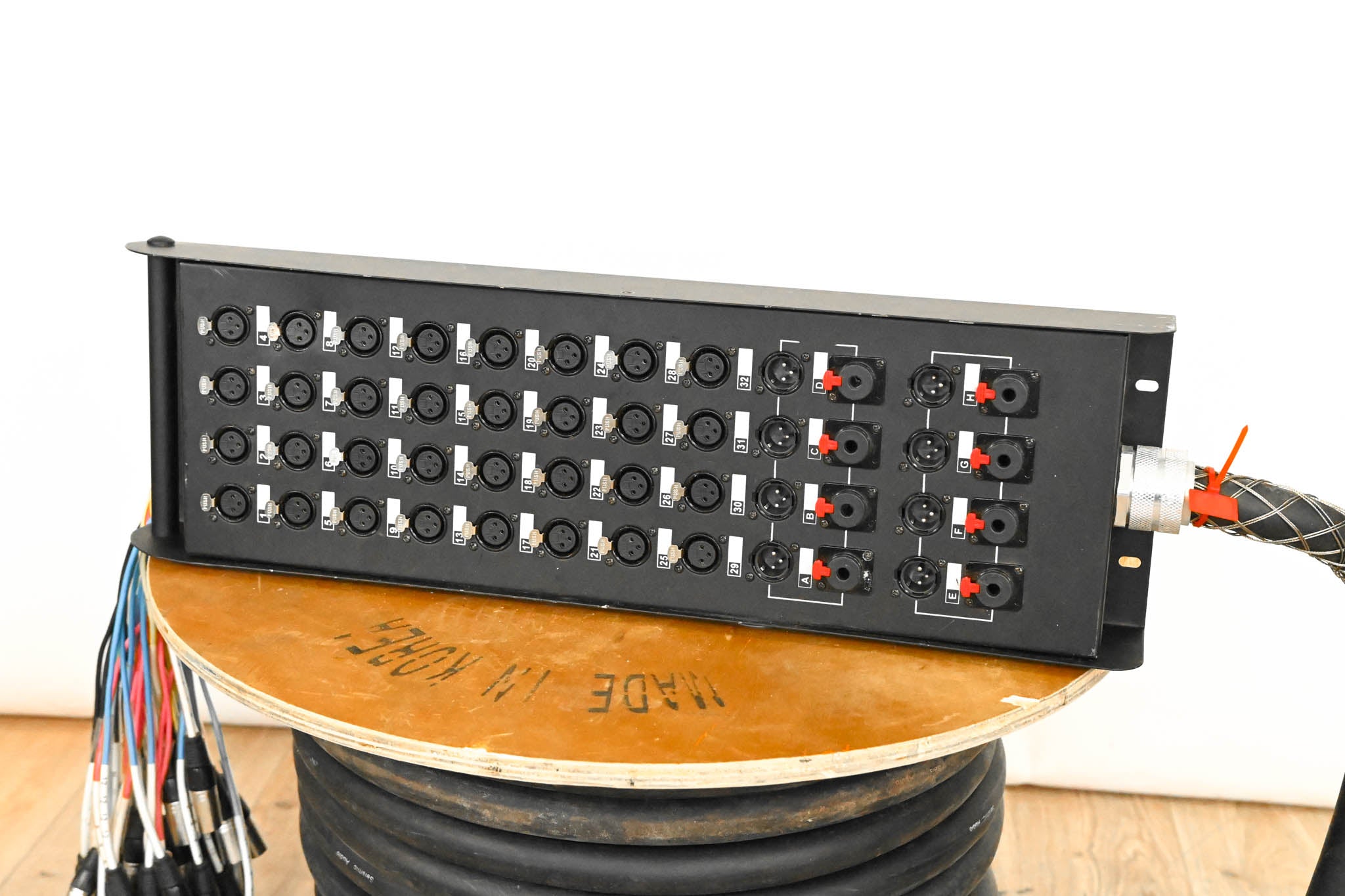 Seismic Audio SALS-32x8x150 32-Channel Snake with 8 Returns - 150 ft