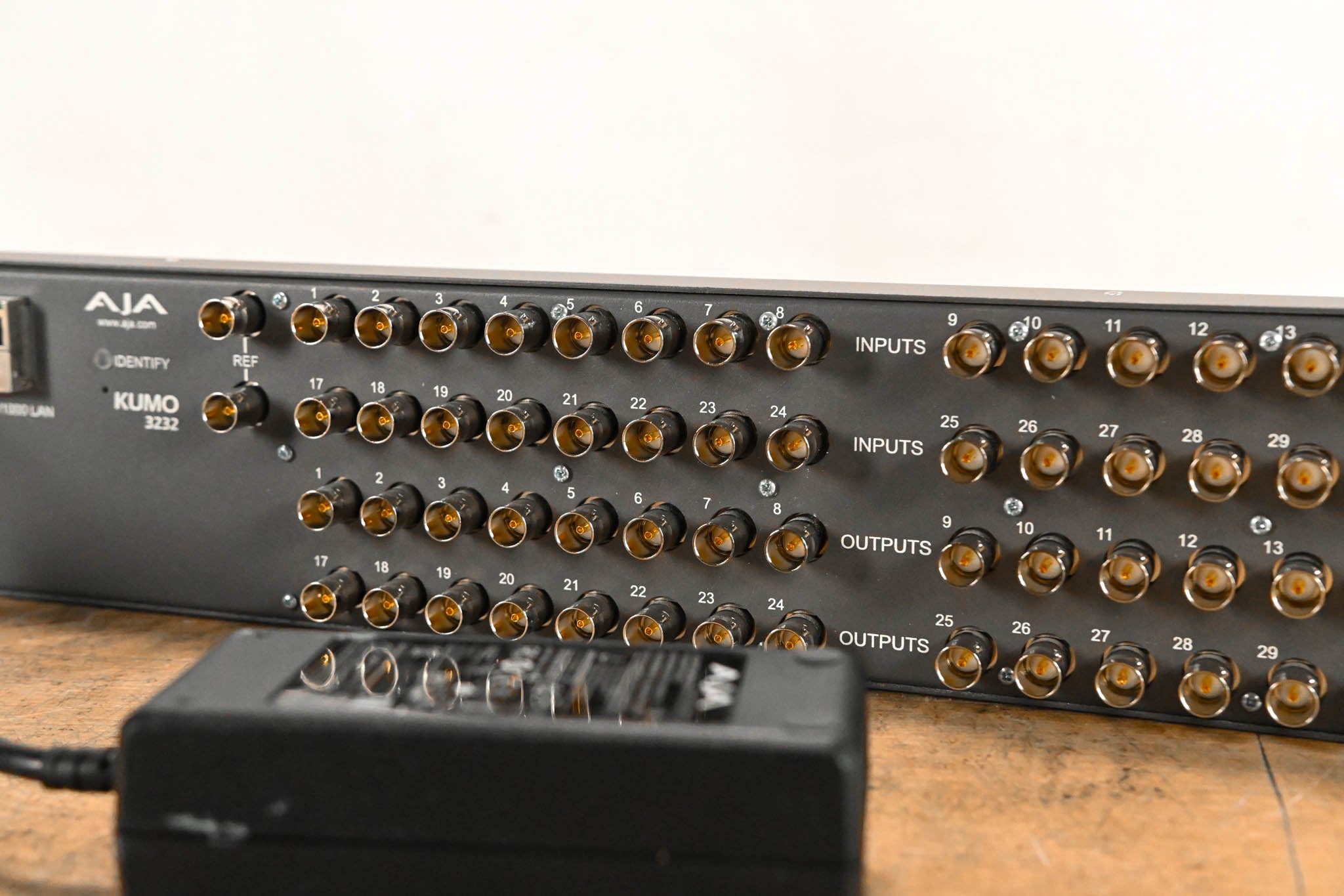 AJA KUMO 3232 2RU Compact 3G-SDI Router