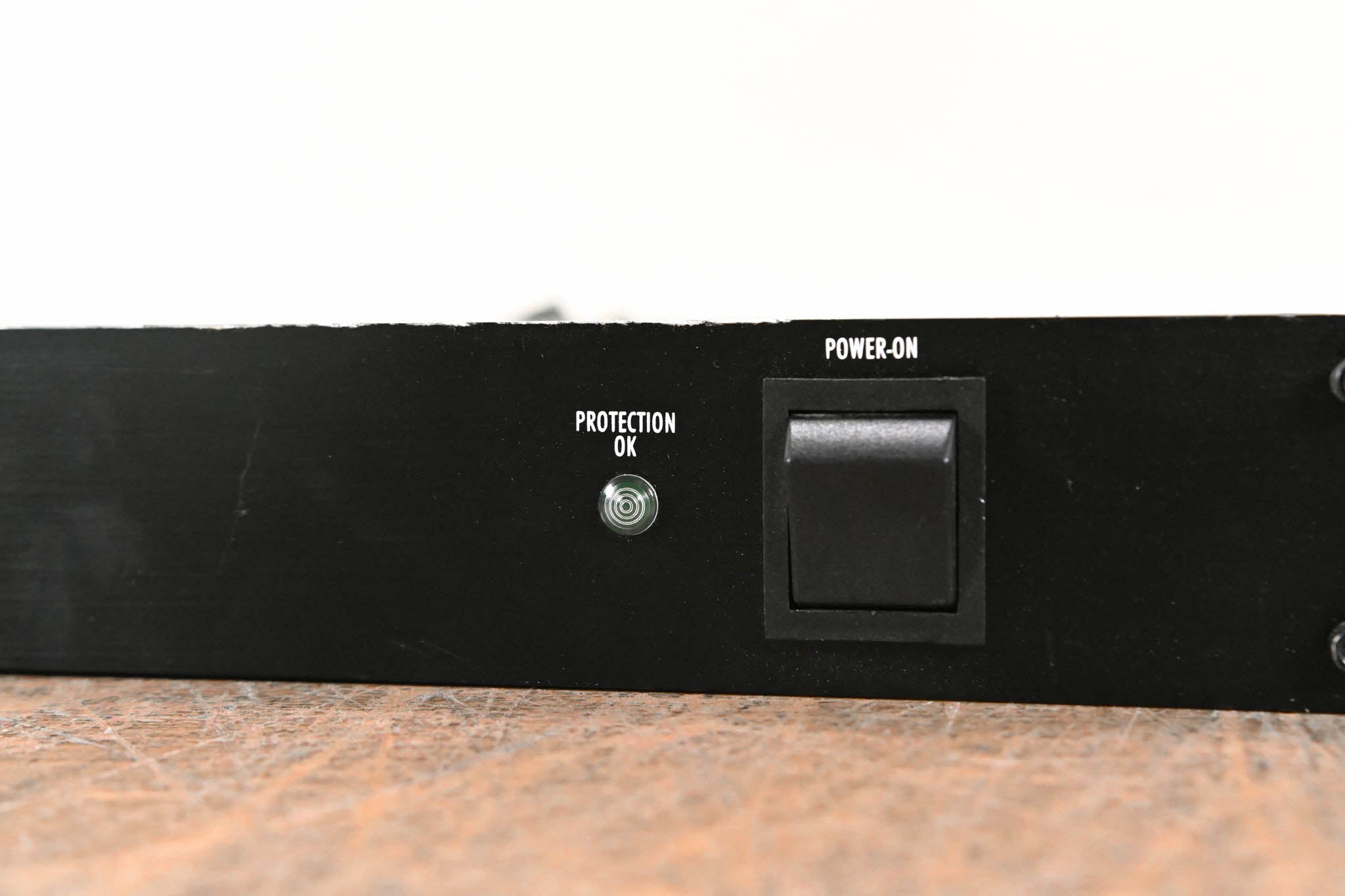 Furman M-8x2 8-Outlet Power Conditioner