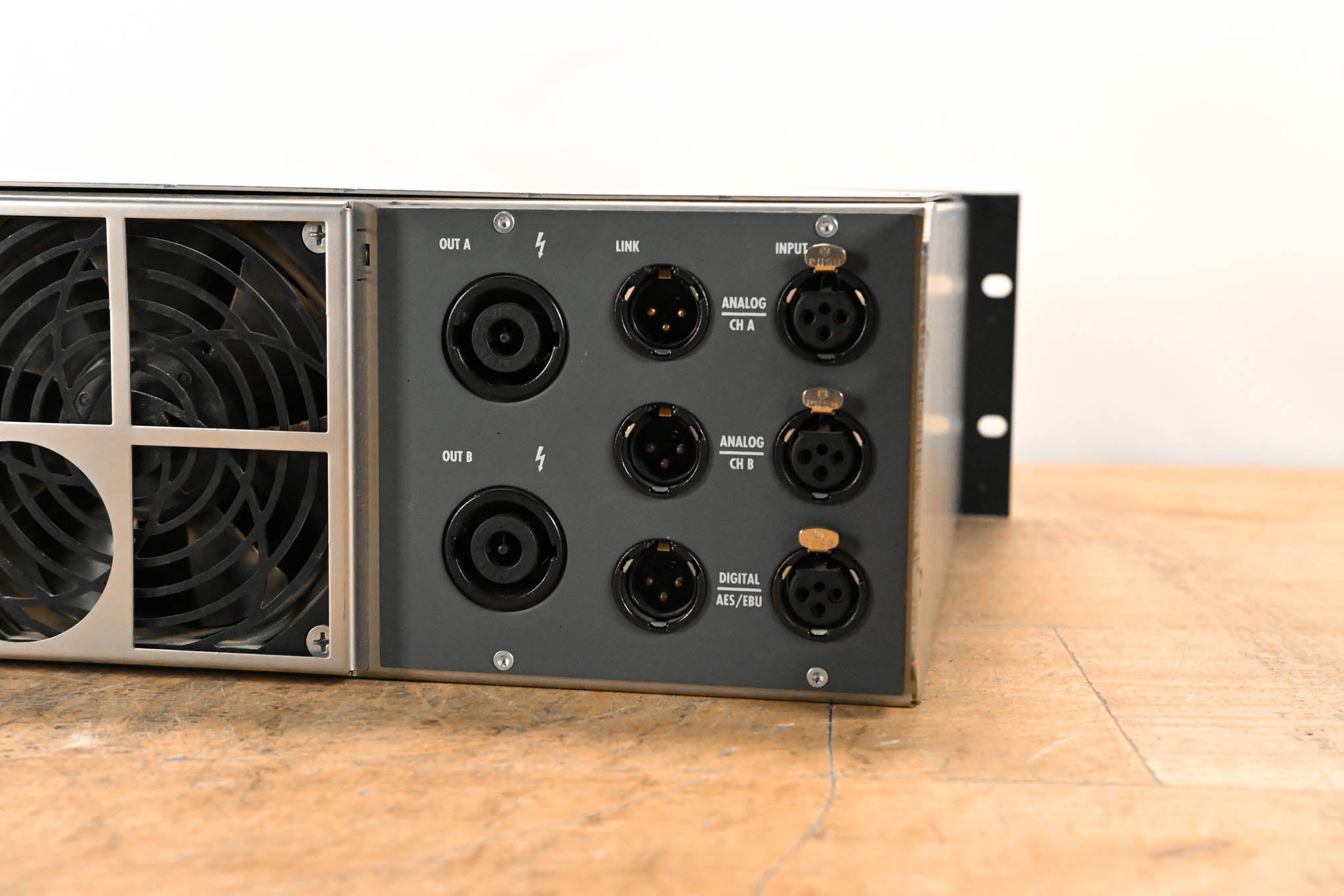d&b audiotechnik D12 Dual-Channel Power Amplifier