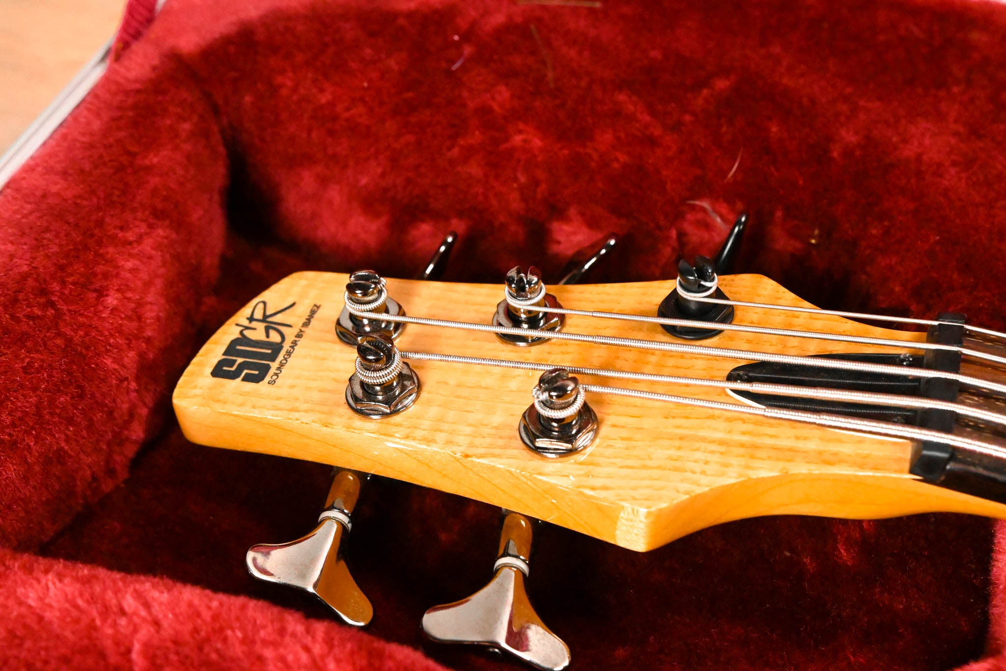 Ibanez SOUNDGEAR SRX705 5 String Standard Bass Guitar w/ Hard Case