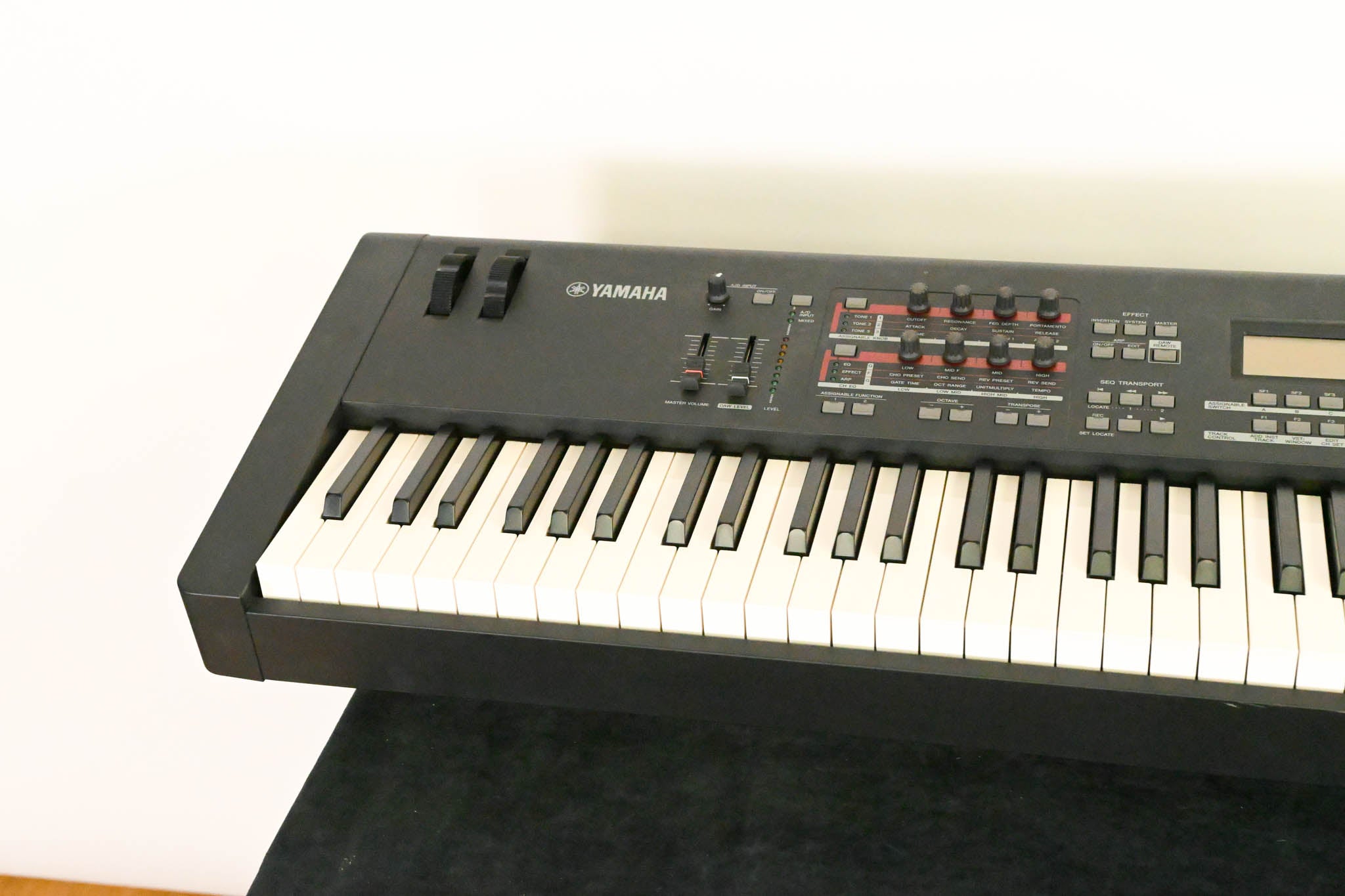 Yamaha MOX8 88-Key Synthesizer Workstation (NO POWER SUPPLY)