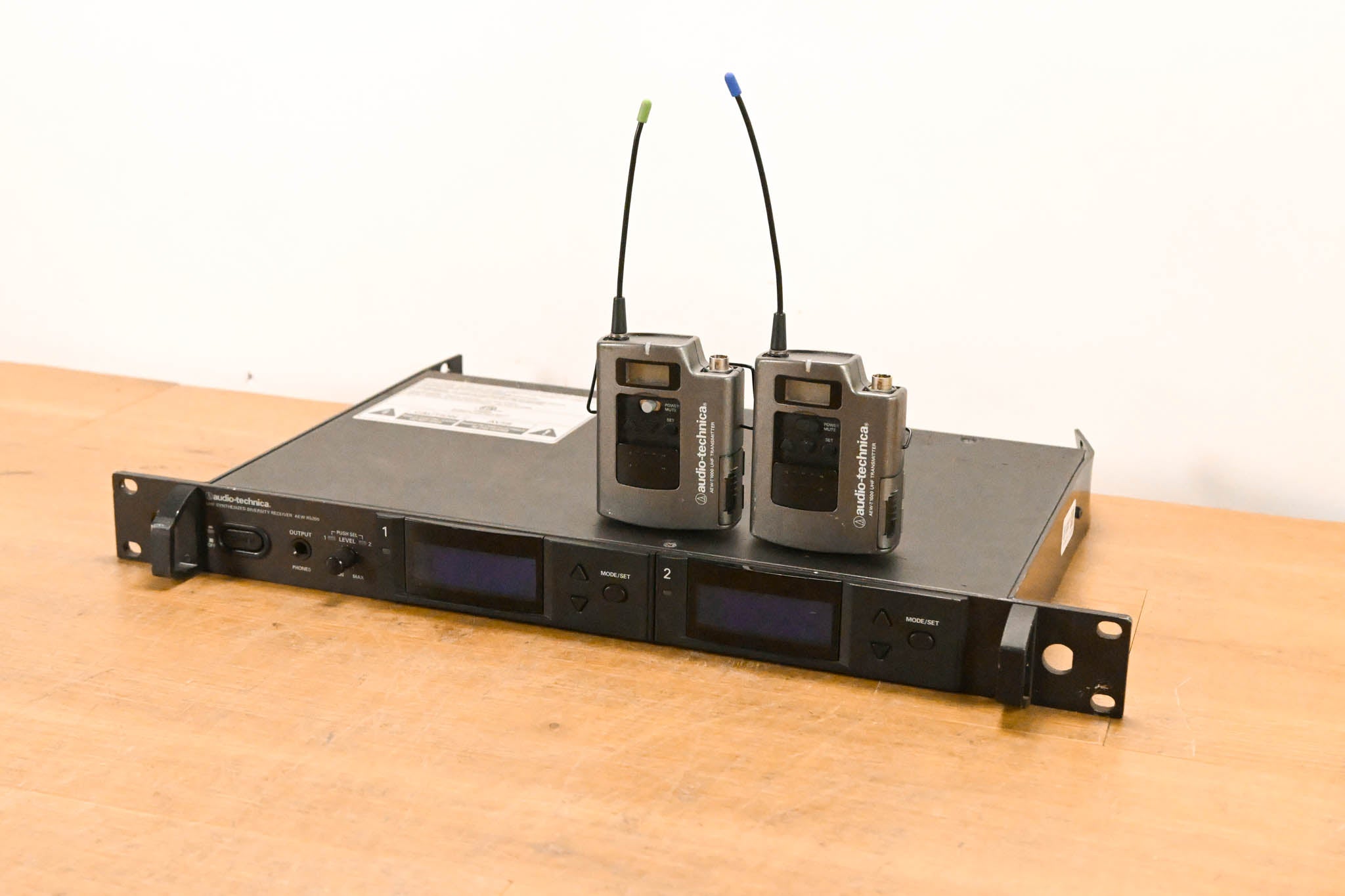 Audio-Technica AEW-R5200 Receiver w/ two AEW-T1000 Bodypacks: 541