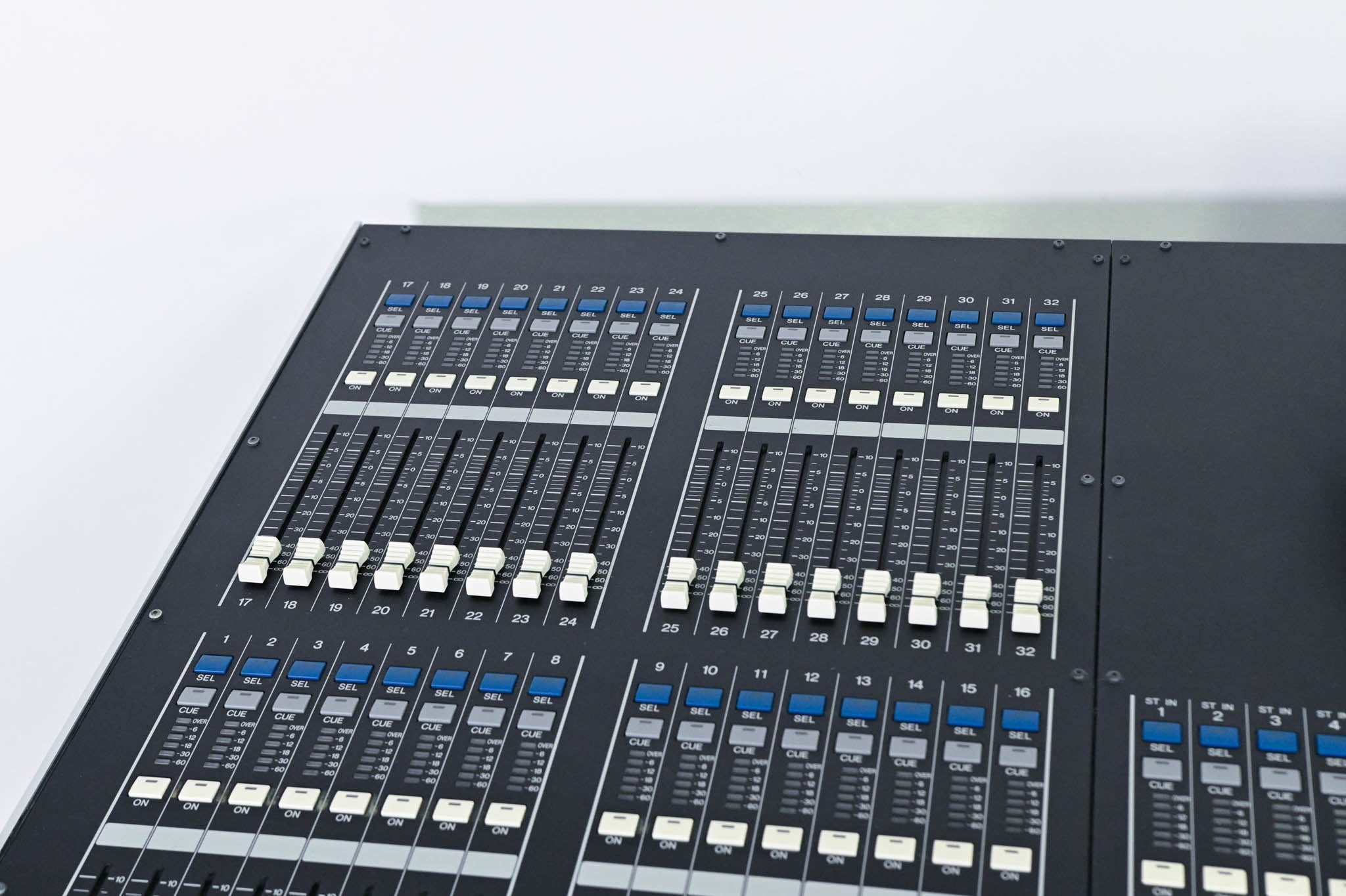 Yamaha M7CL-48ES 48-Channel EtherSound Digital Audio Mixer