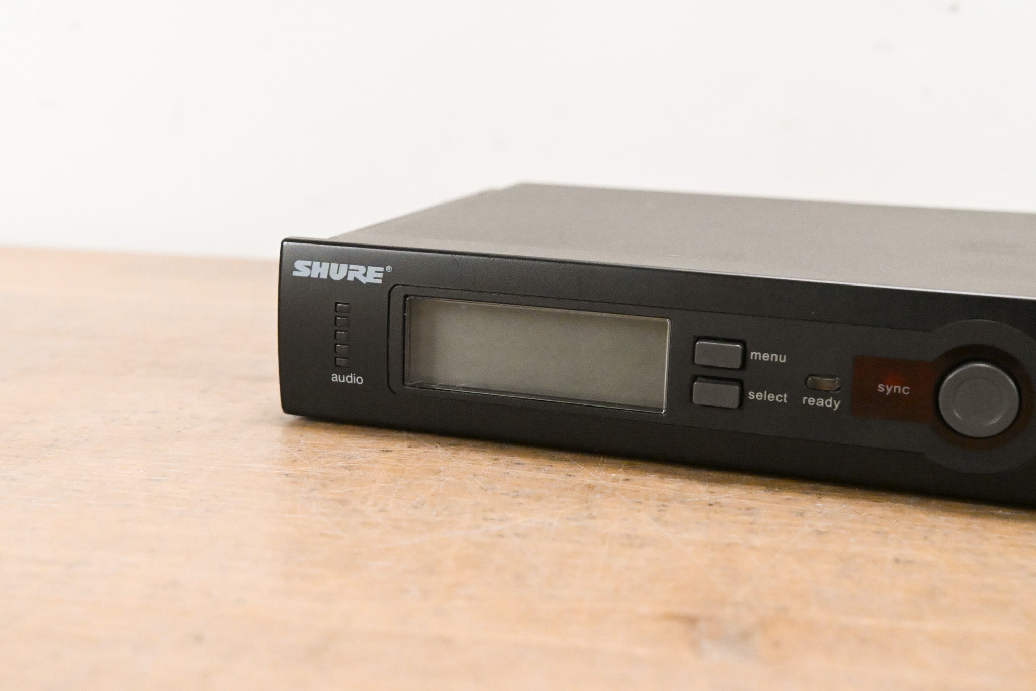 Shure SLX4 Wireless Receiver - L4 Band: 638-662 MHz (NO POWER SUPPLY)