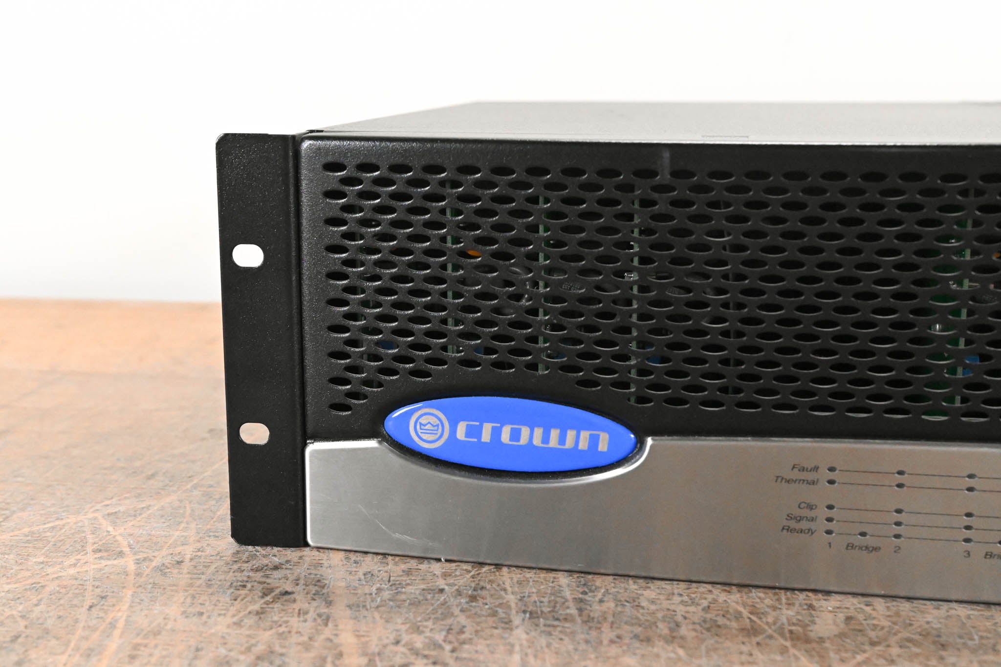 Crown CTs 8200 Eight-channel, 200W Power Amplifier