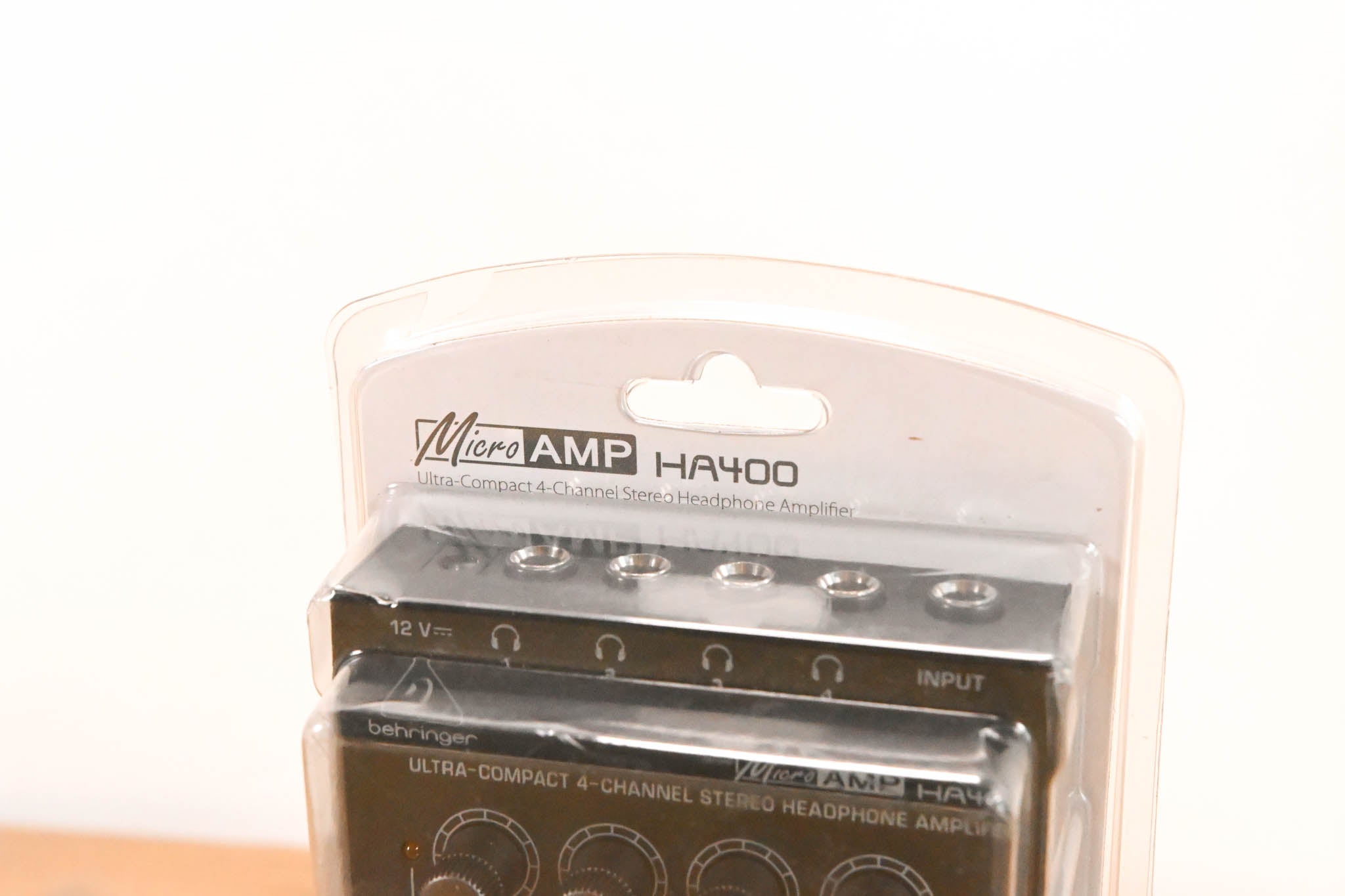 Behringer MicroAMP HA400 Compact 4-Channel Stereo Headphone Amplifier