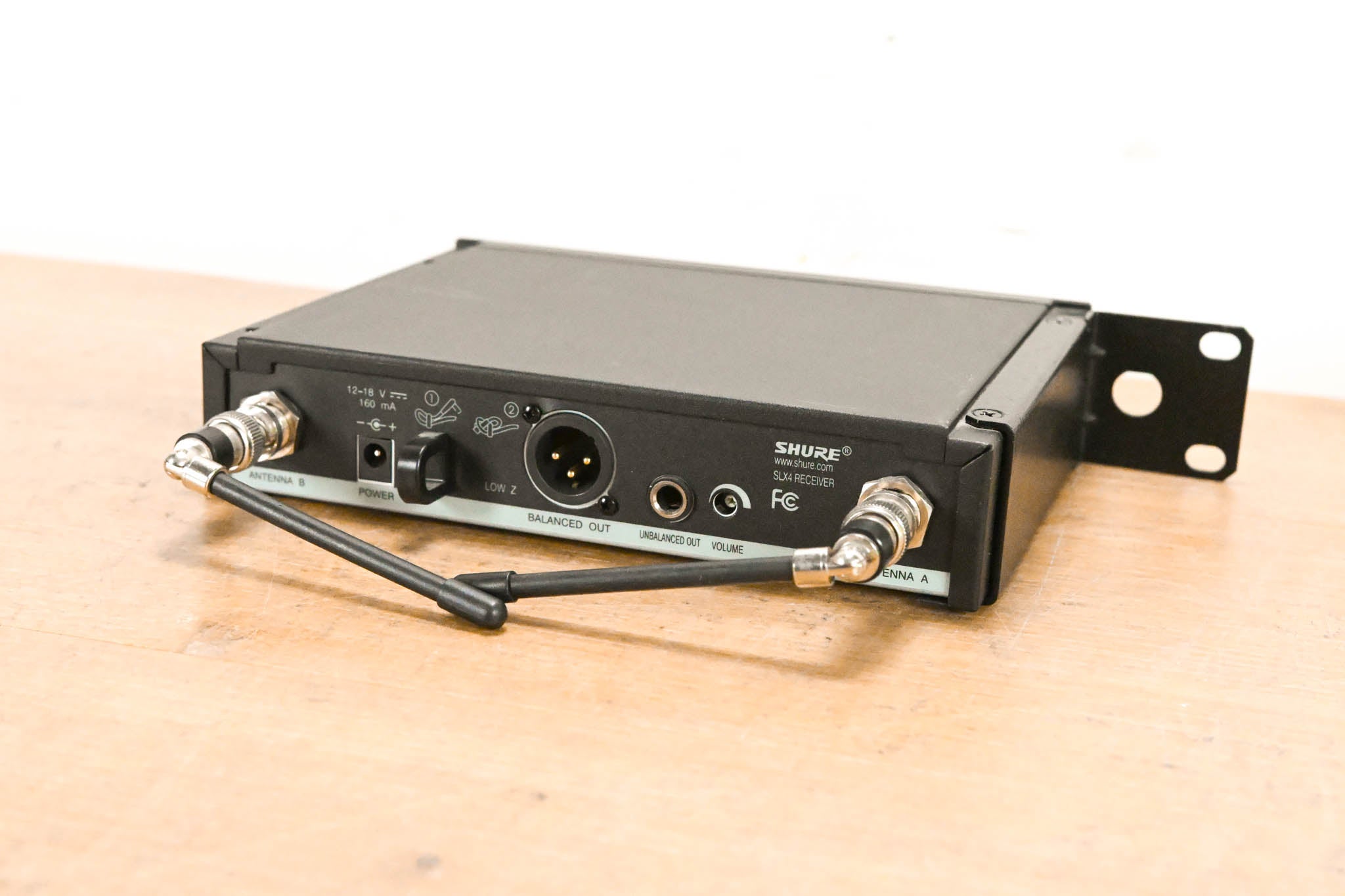 Shure SLX4 Wireless Receiver - G4 Band: 470-494 MHz (NO POWER SUPPLY)