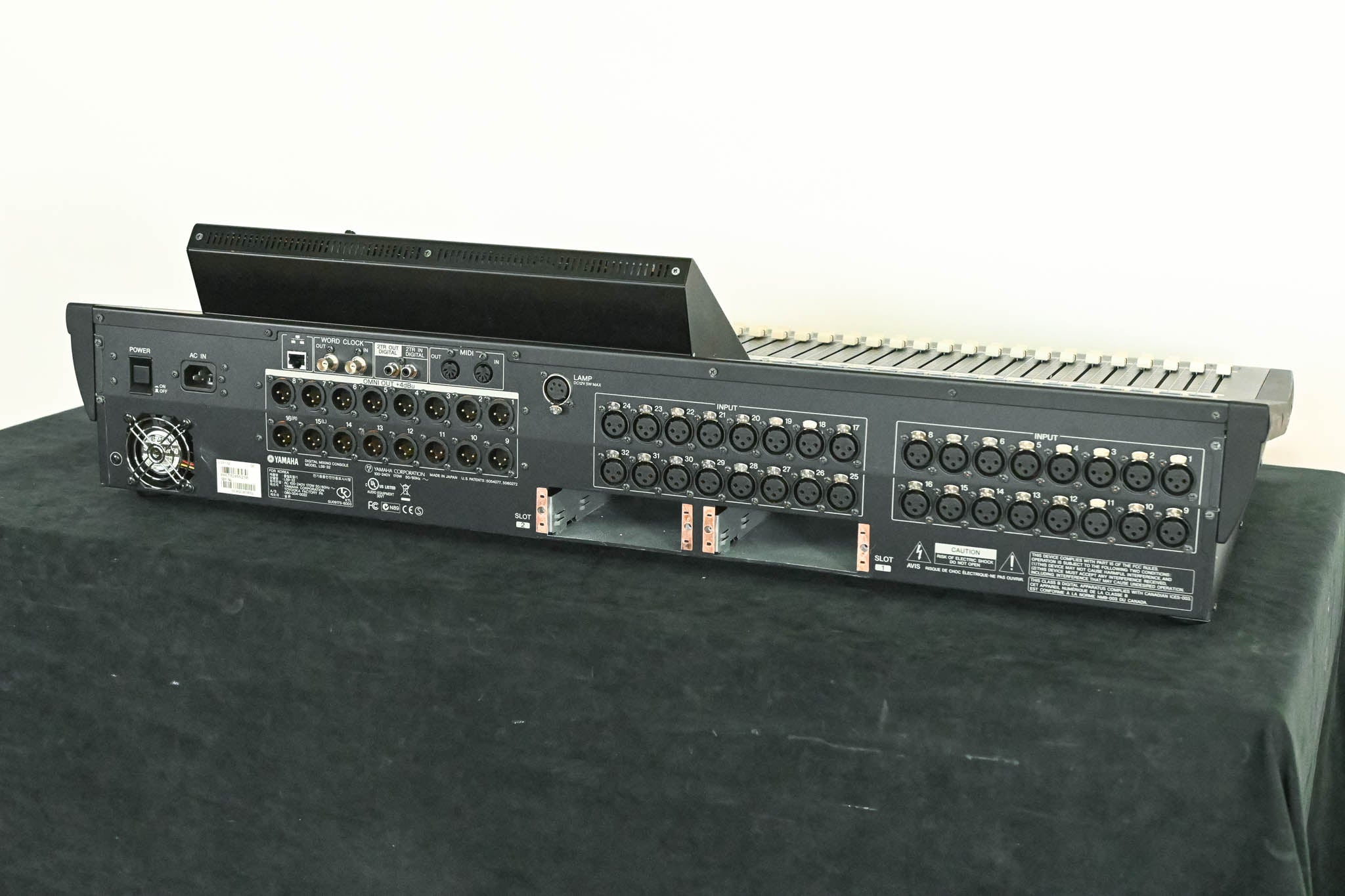 Yamaha LS9-32 32-Input Digital Mixing Console CG01SHA