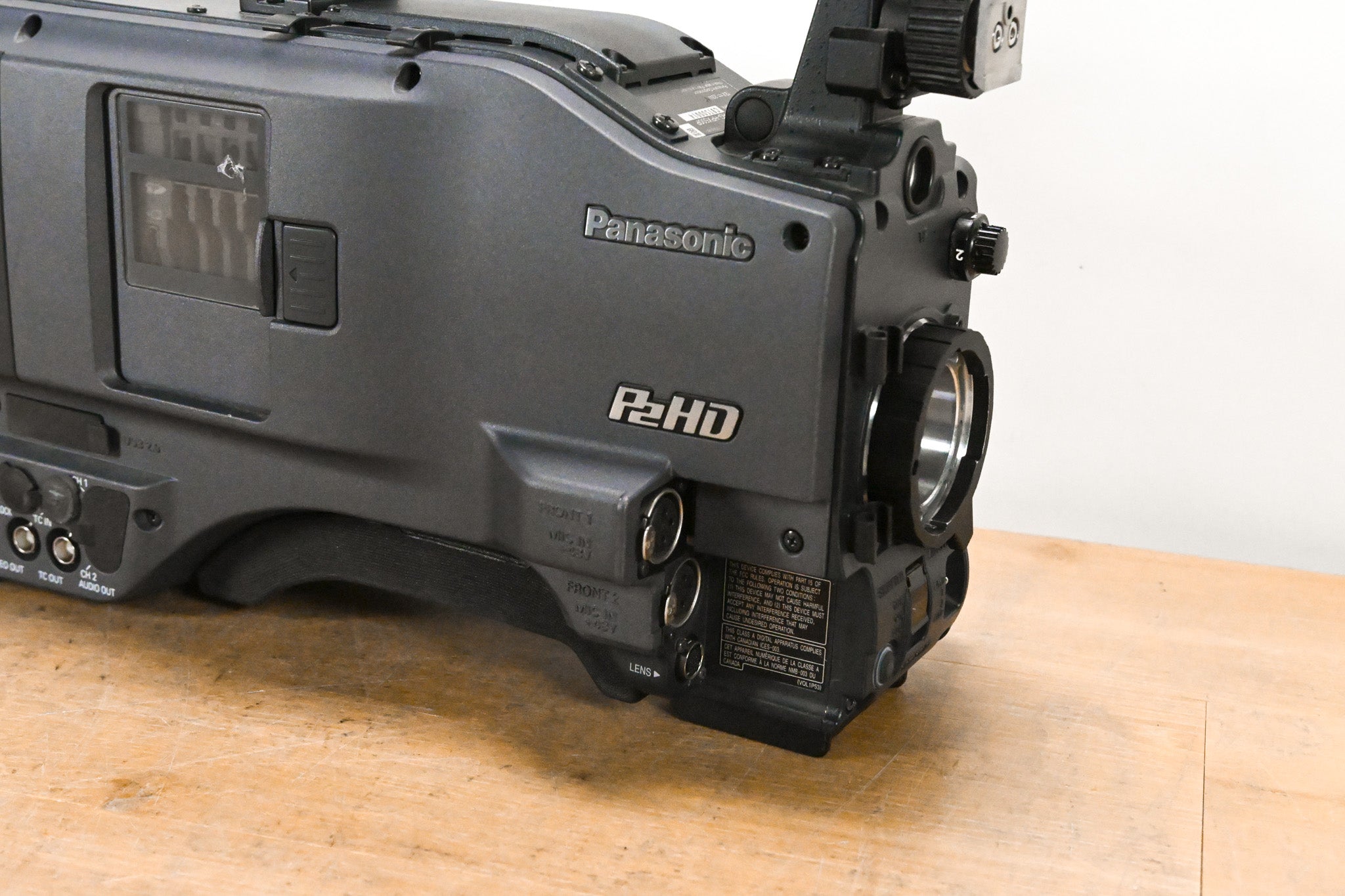Panasonic AG-HPX500P 2/3" Shoulder-Mounted P2HD Camcorder