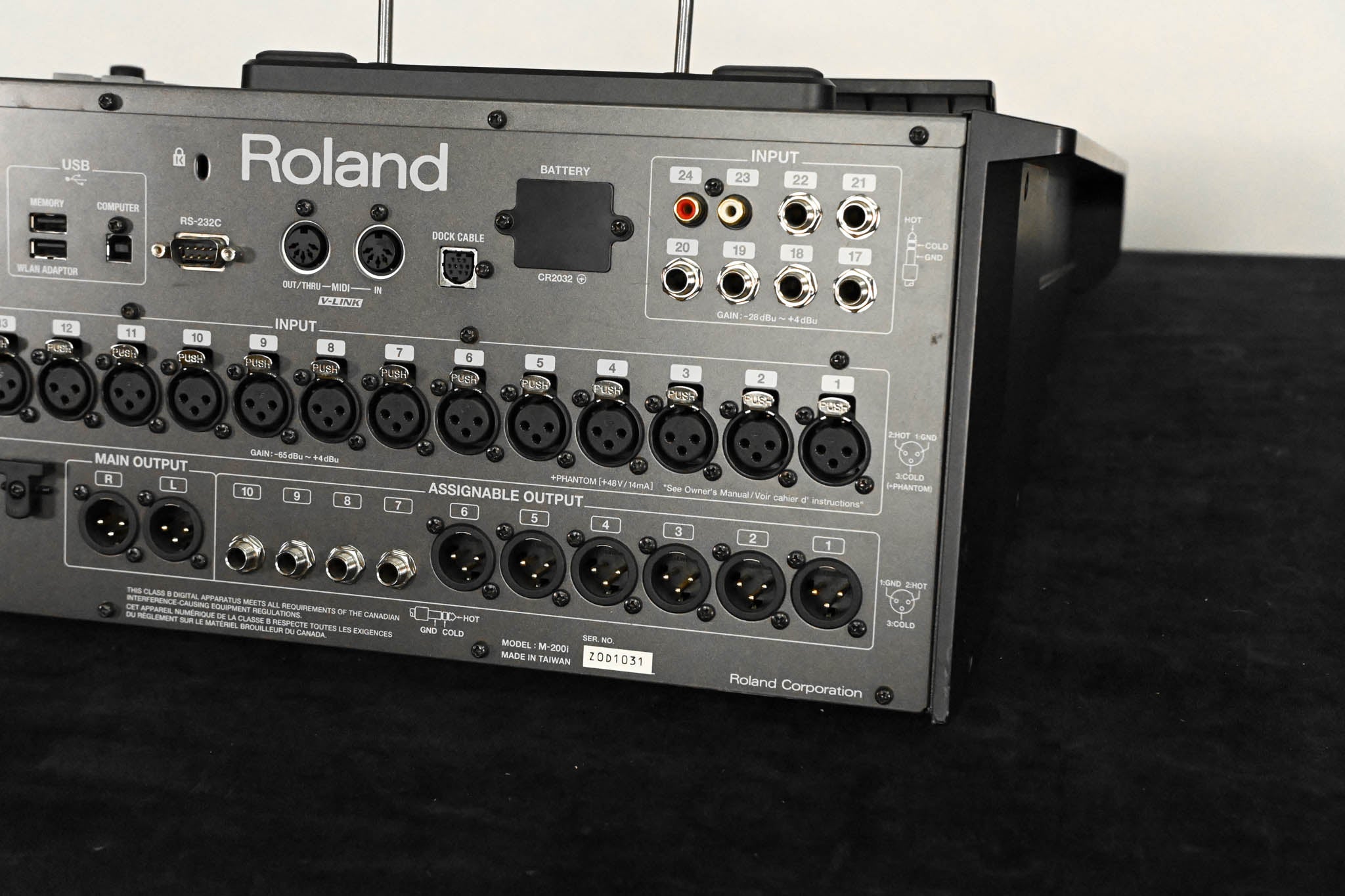 Roland M-200i 32-Channel Live Digital V-Mixer Console