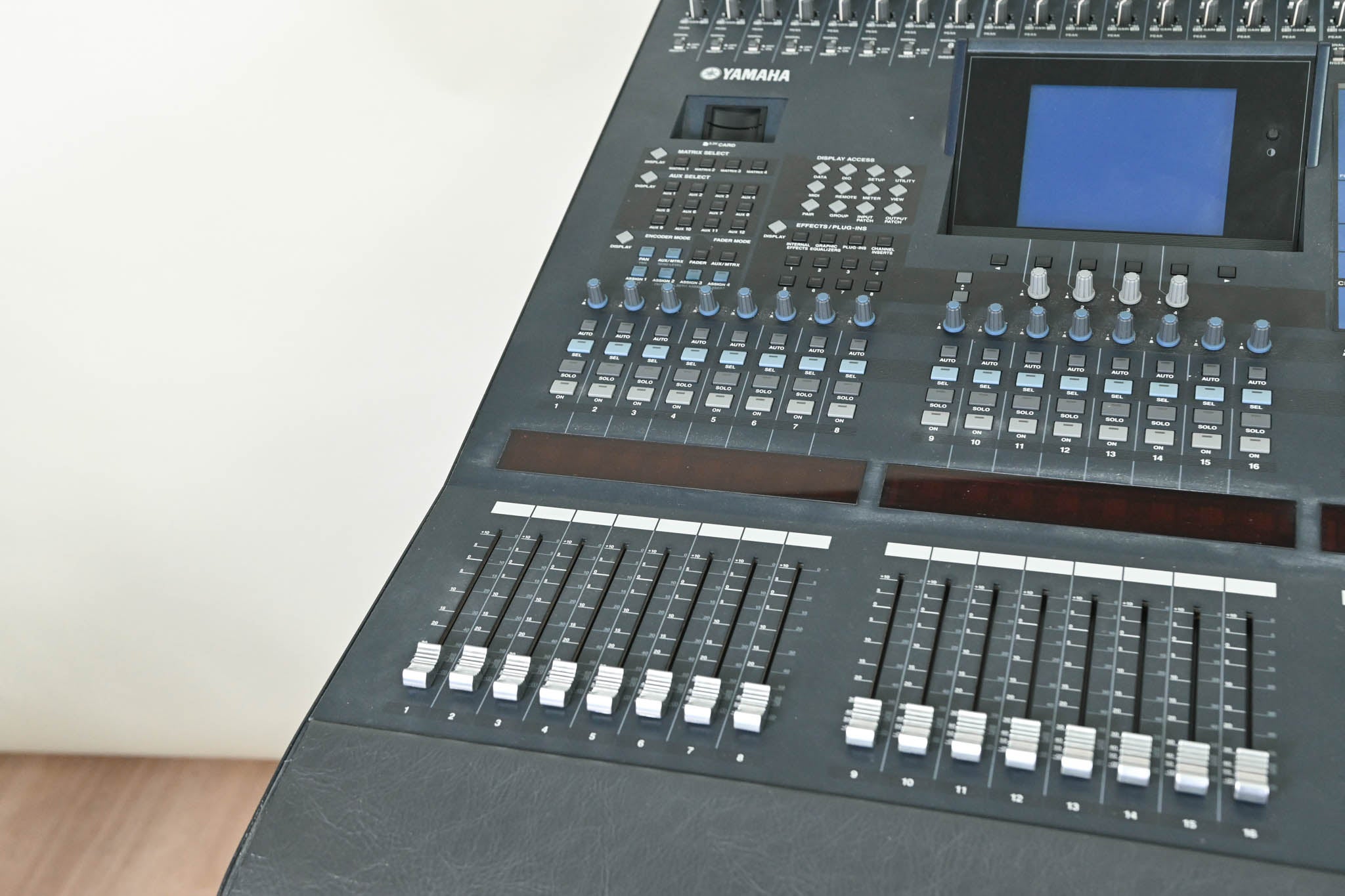 Yamaha DM2000 24-Channel Digital Audio Mixing Console