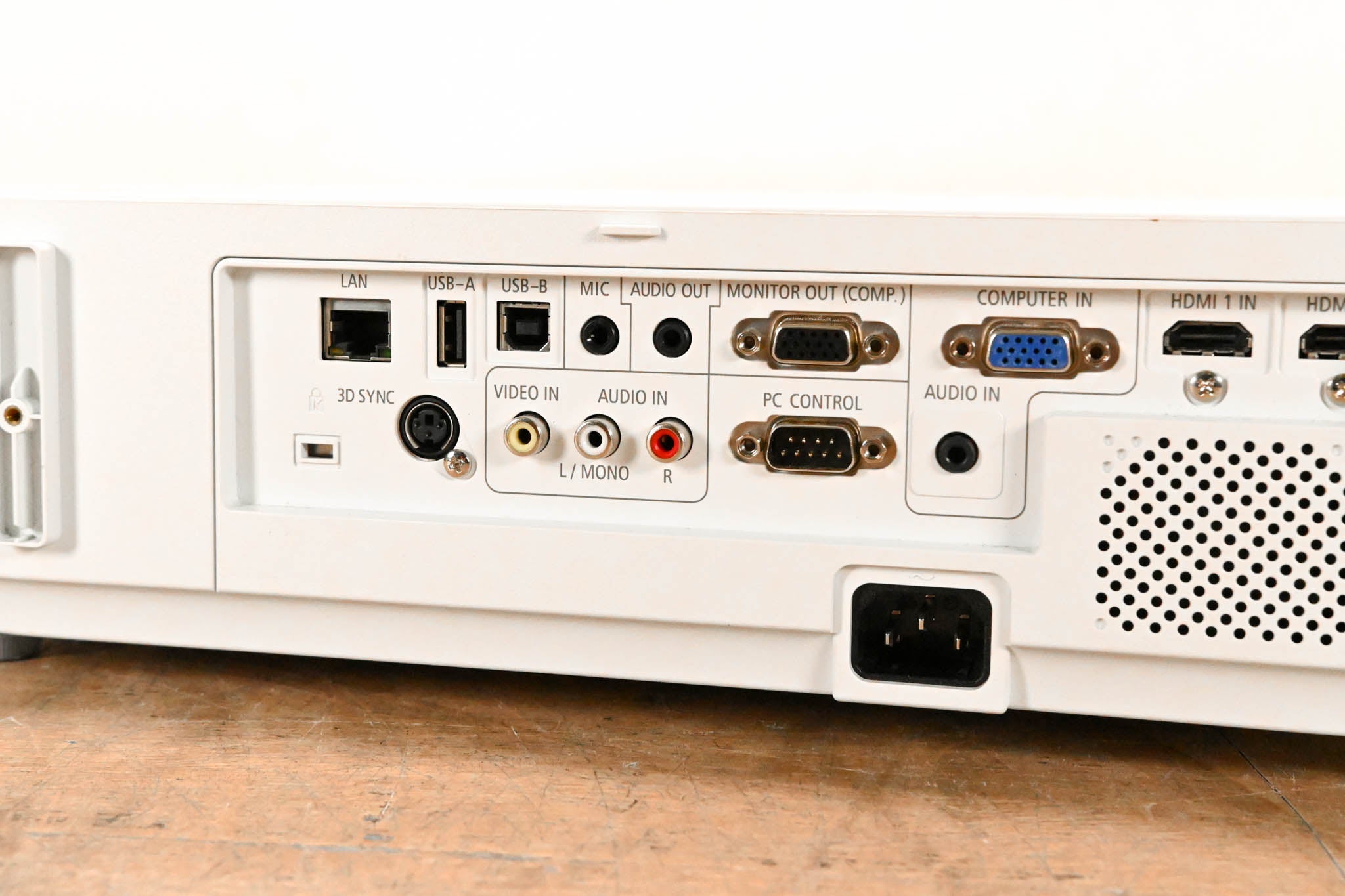 NEC NP-M402X 4,000-Lumen XGA Conference Room Projector