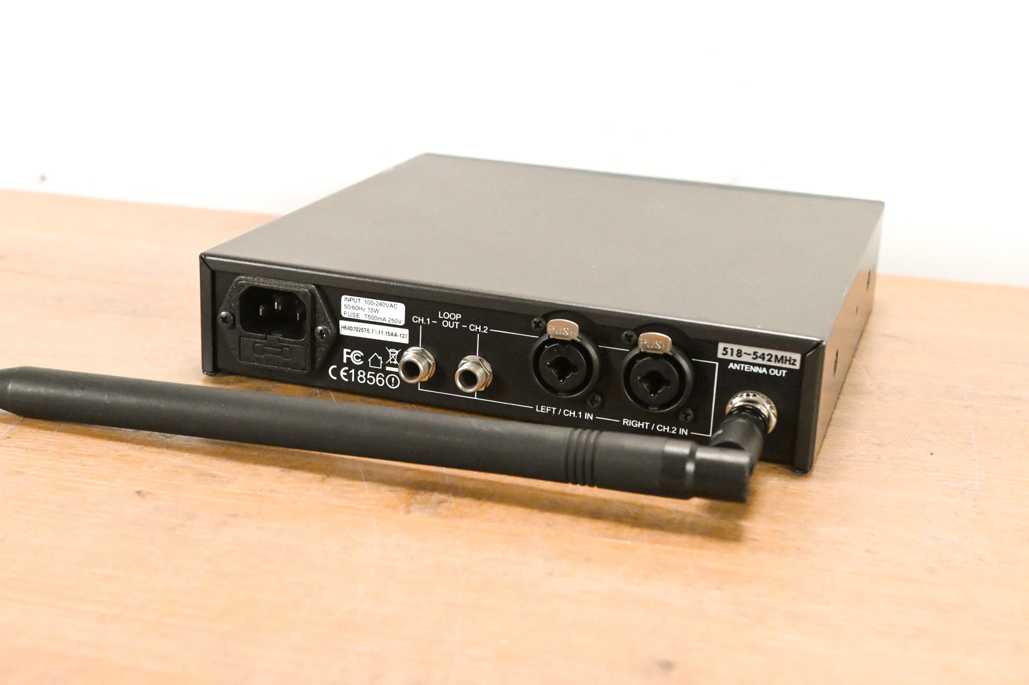 Carvin EM900 Wireless IEM System with EM901 Bodypack - 518-542 MHz