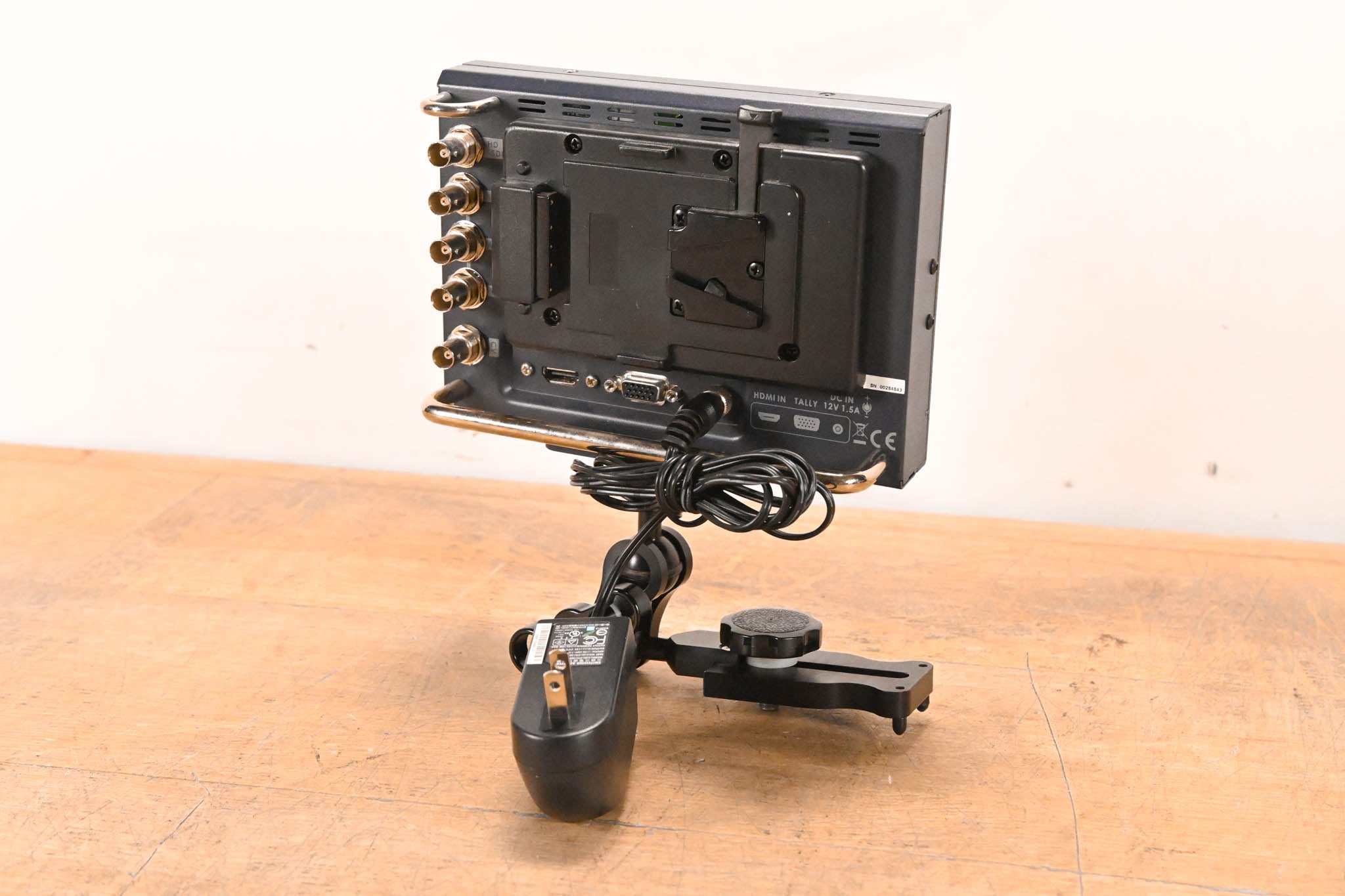 Datavideo TLM-700HD 7" HD/SD TFT LCD Monitor w/ V-Mount Battery Adapter