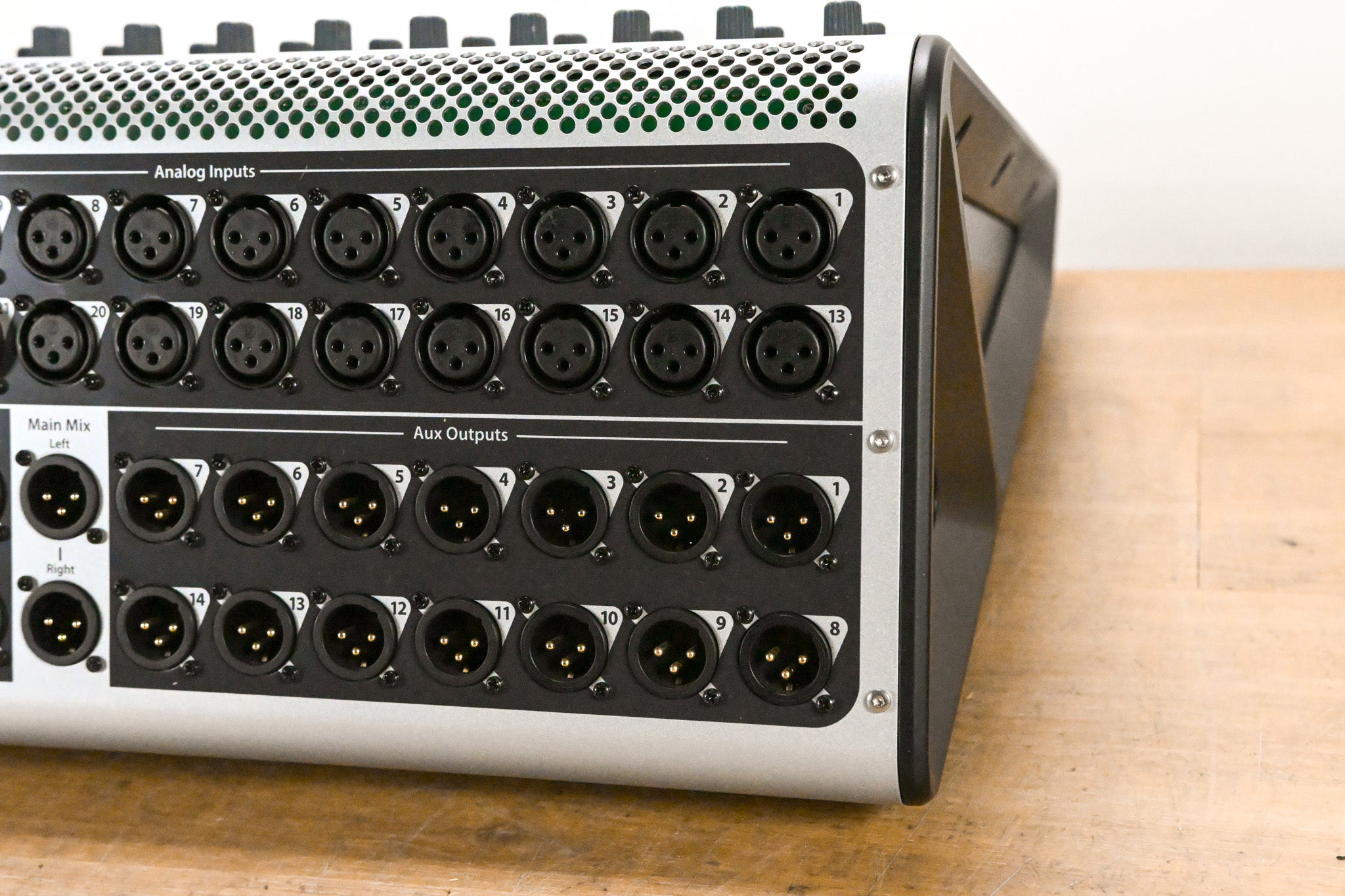 QSC Touchmix-30 Pro 32-Channel Professional Digital Mixer