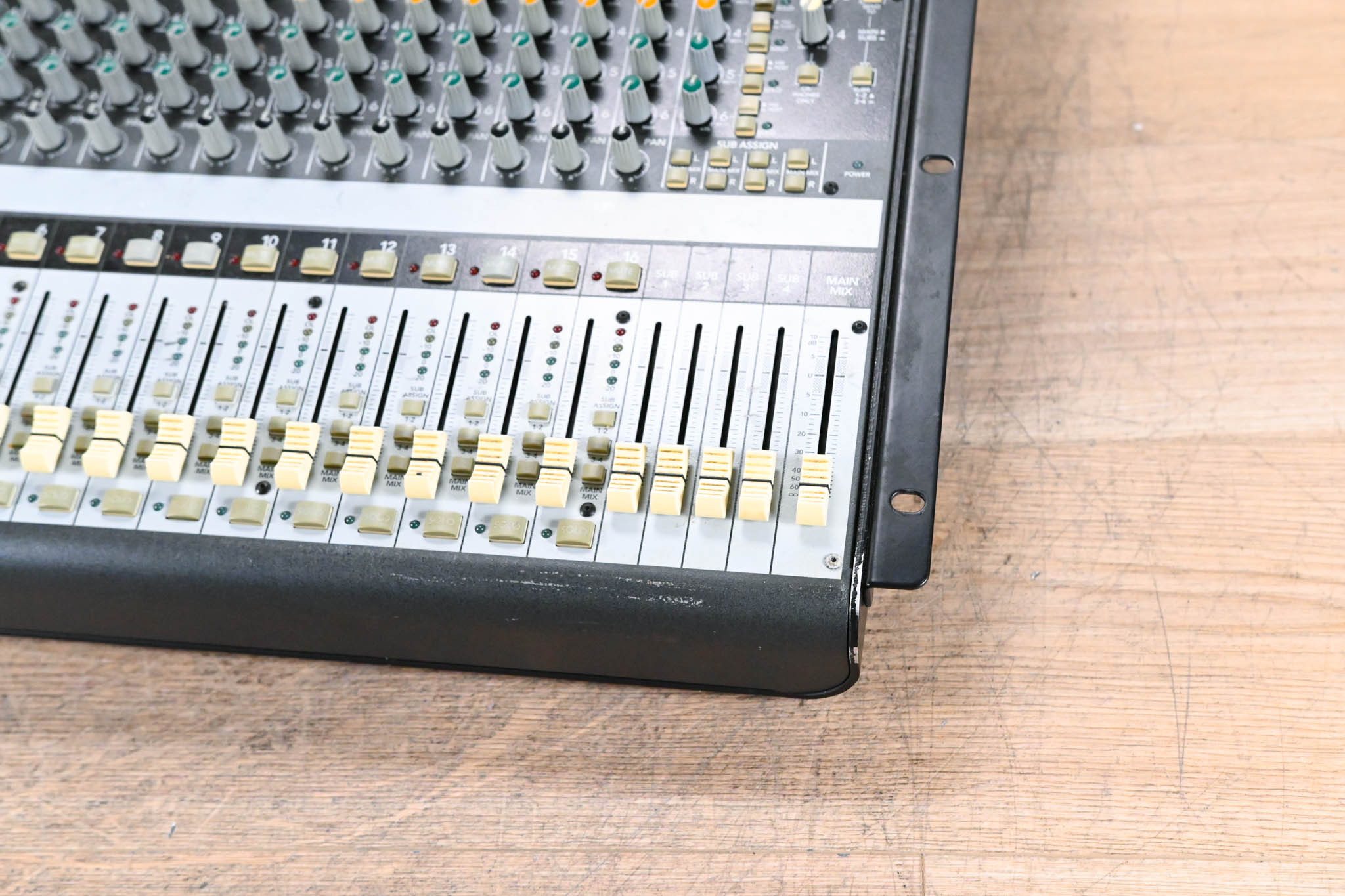 Mackie Onyx 1640 16-Channel 4-Bus Analog Mixer