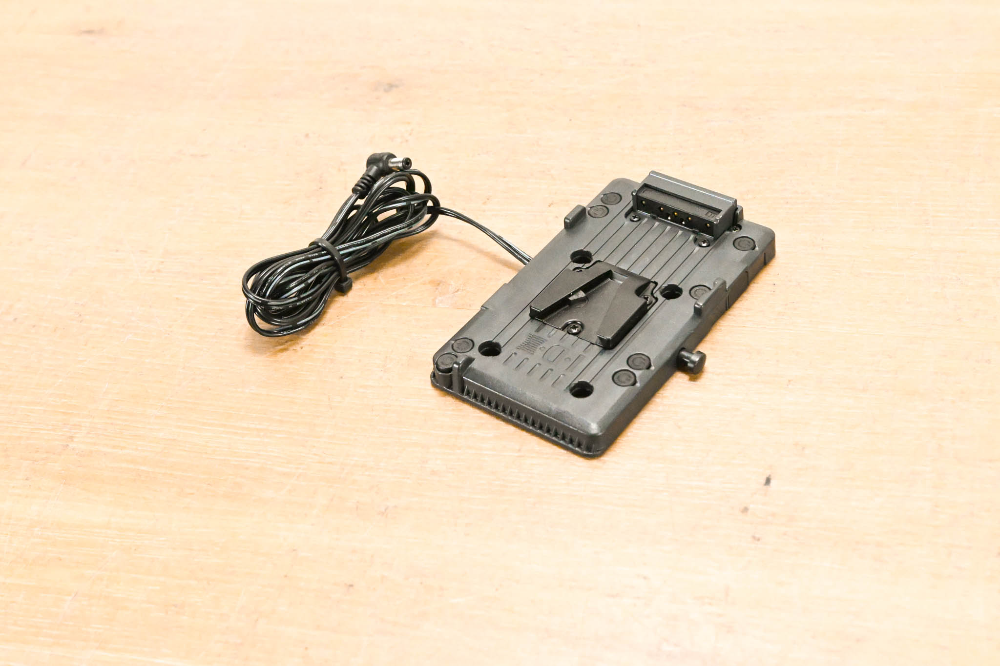 IDX System Technology TA-PV2J650 V-Mount Adapter (NO POWER SUPPLY)