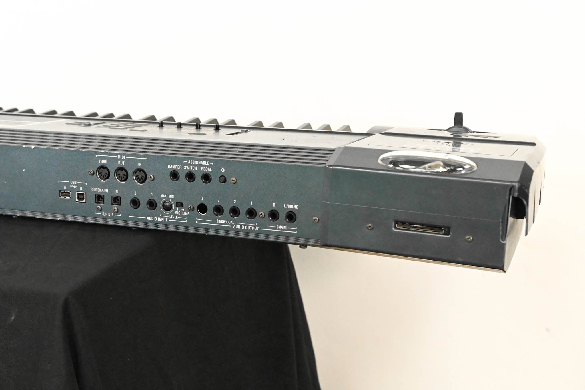 Korg Triton Extreme 76 76-Key 120-Voice Polyphonic Workstation