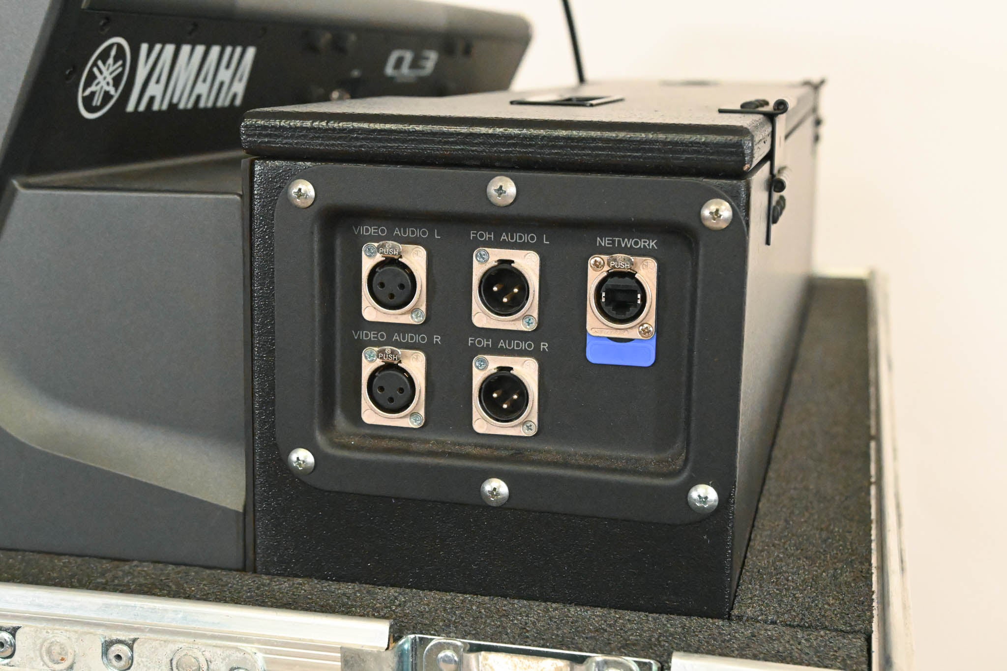 Yamaha CL3 Digital Audio Mixing Console with Road Case