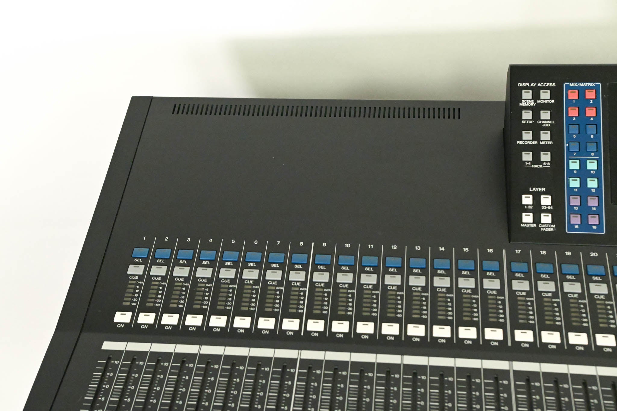 Yamaha LS9-32 32-Input Digital Mixing Console