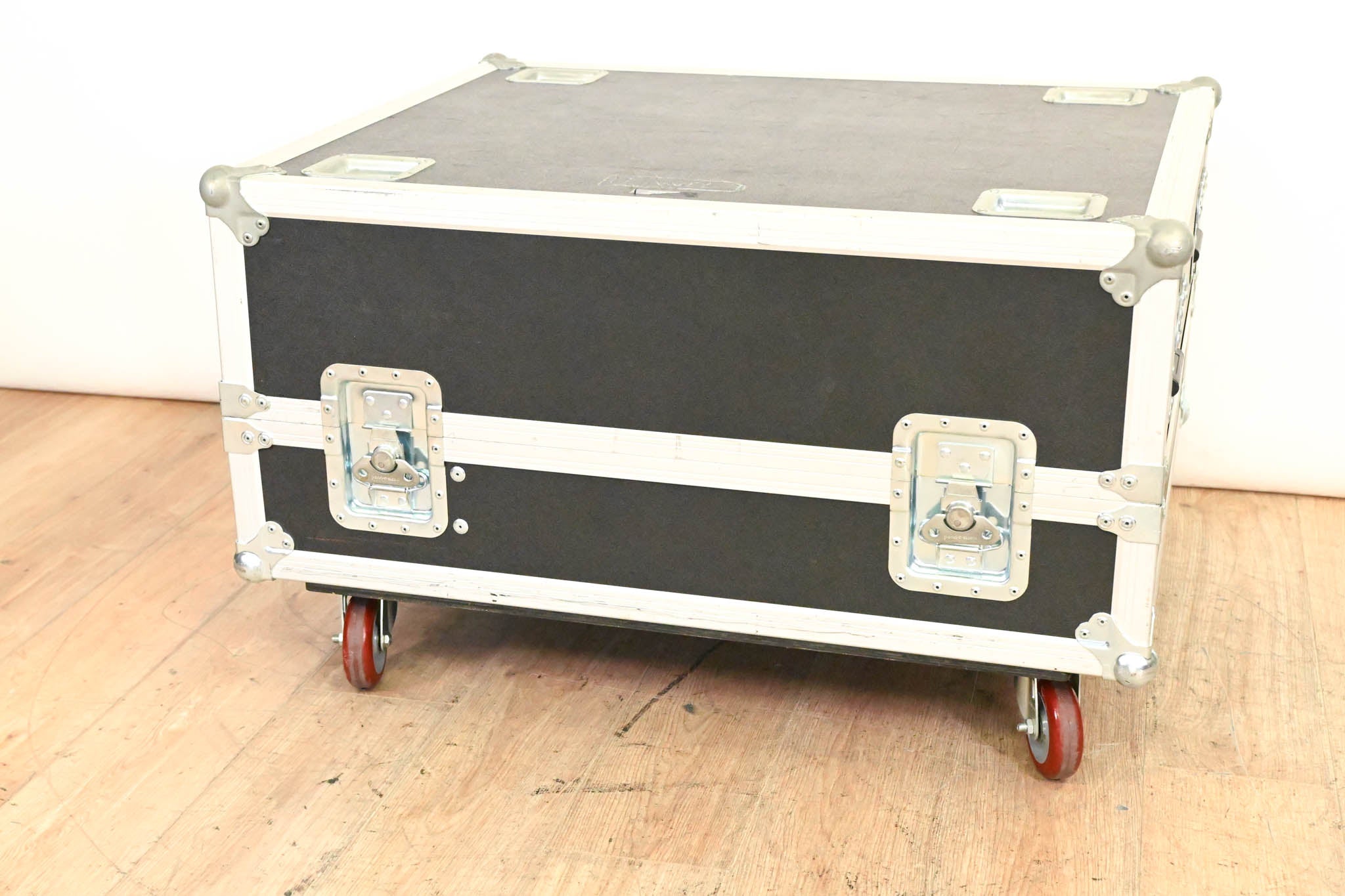 Epson L1505UH WUXGA 3LCD Laser Projector With Road Case