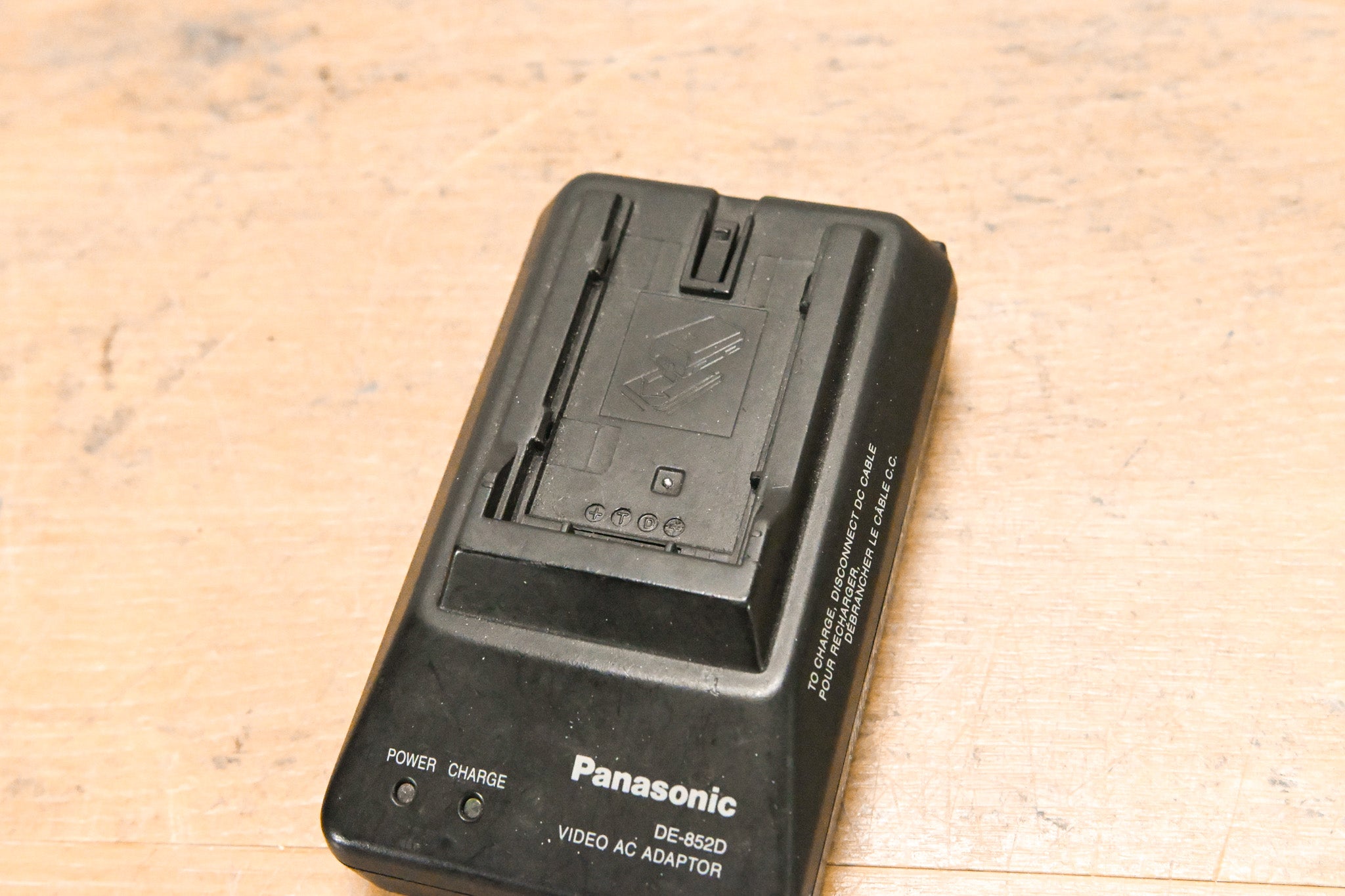Panasonic DE-852D Video AC Adaptor / Battery Charger (NO POWER SUPPLY)