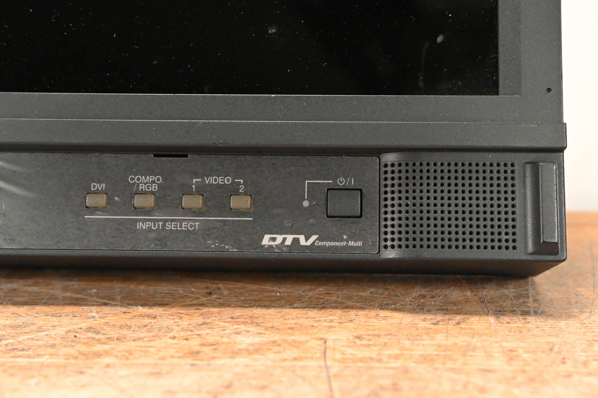 JVC DT-V20L1 20-inch HD Multi-Format Studio Monitor