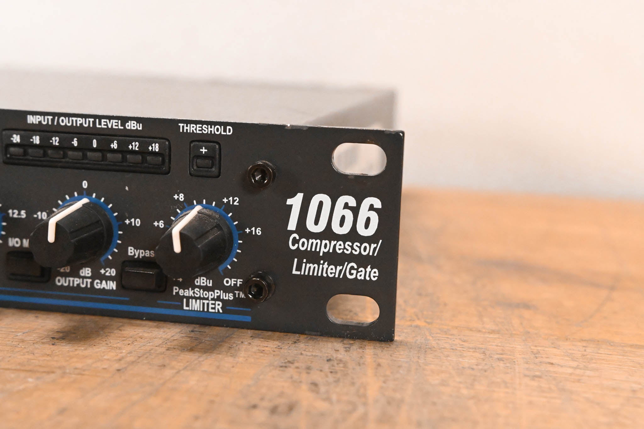 dbx 1066 2-Channel Compressor/Limiter/Gate