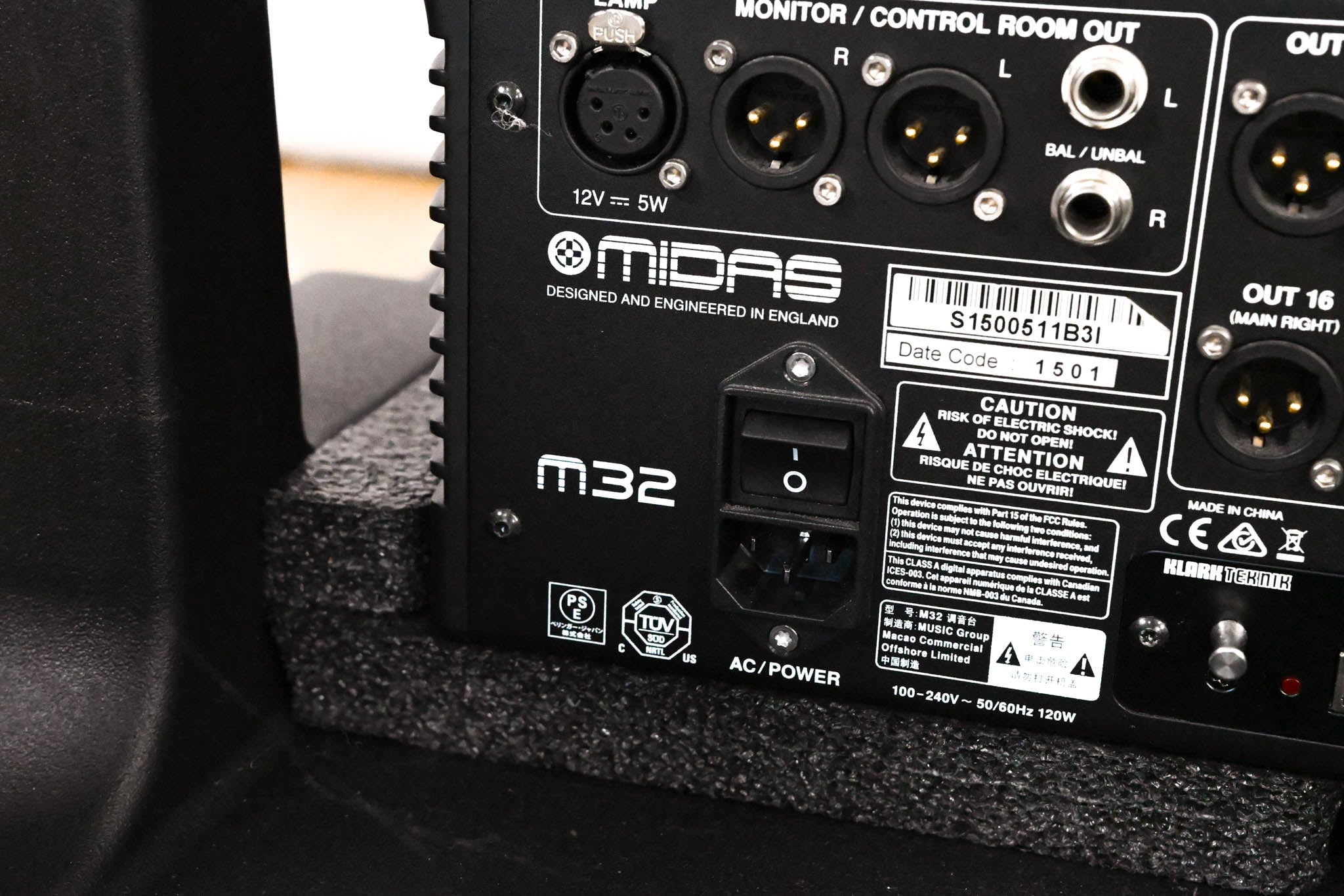 Midas M32 40-Channel Digital Audio Console with Road Case