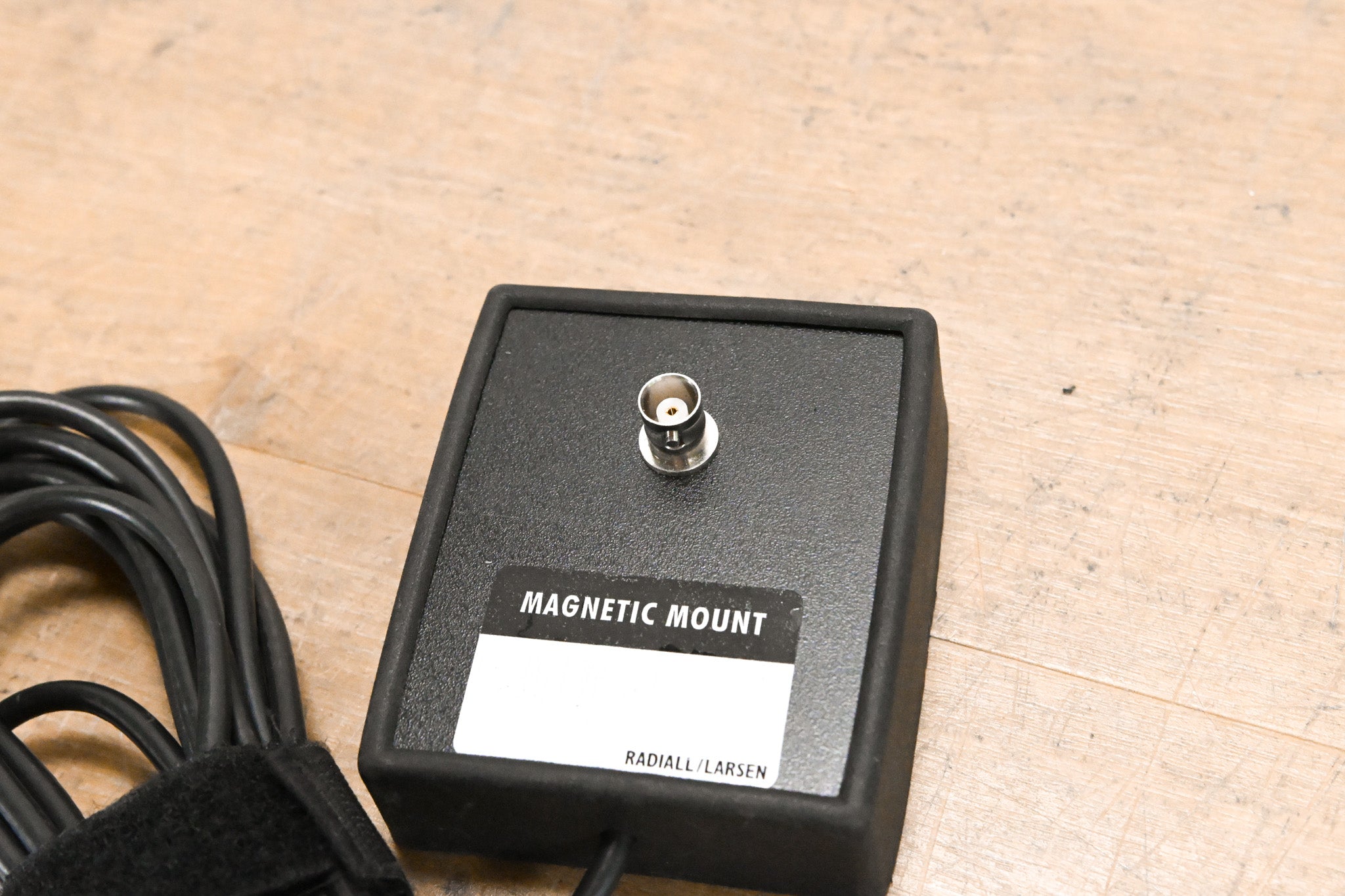 Radiall / Larsen BNC-BNC Magnet Mount