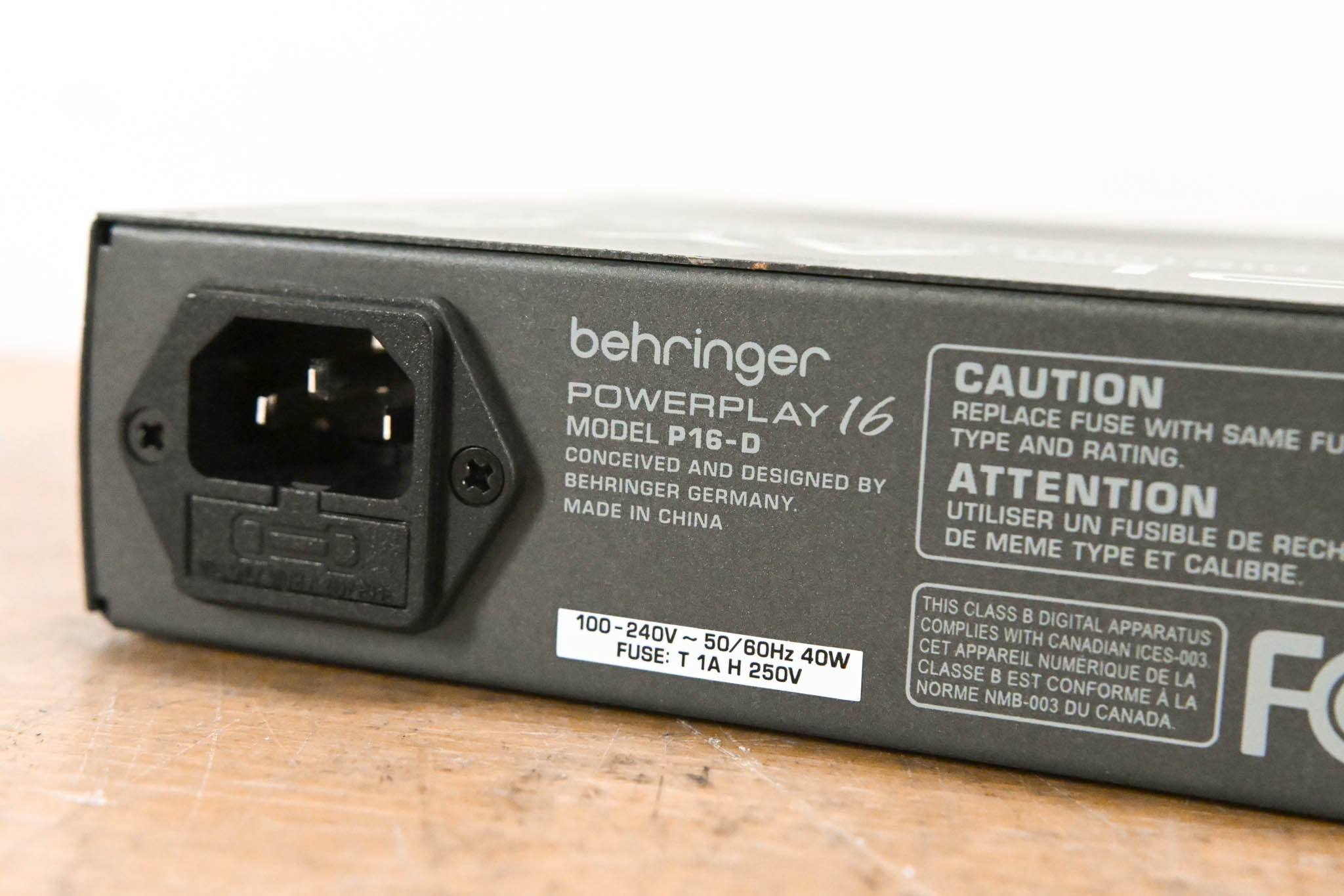 Behringer Powerplay P16-D 16-Channel Distribution Module