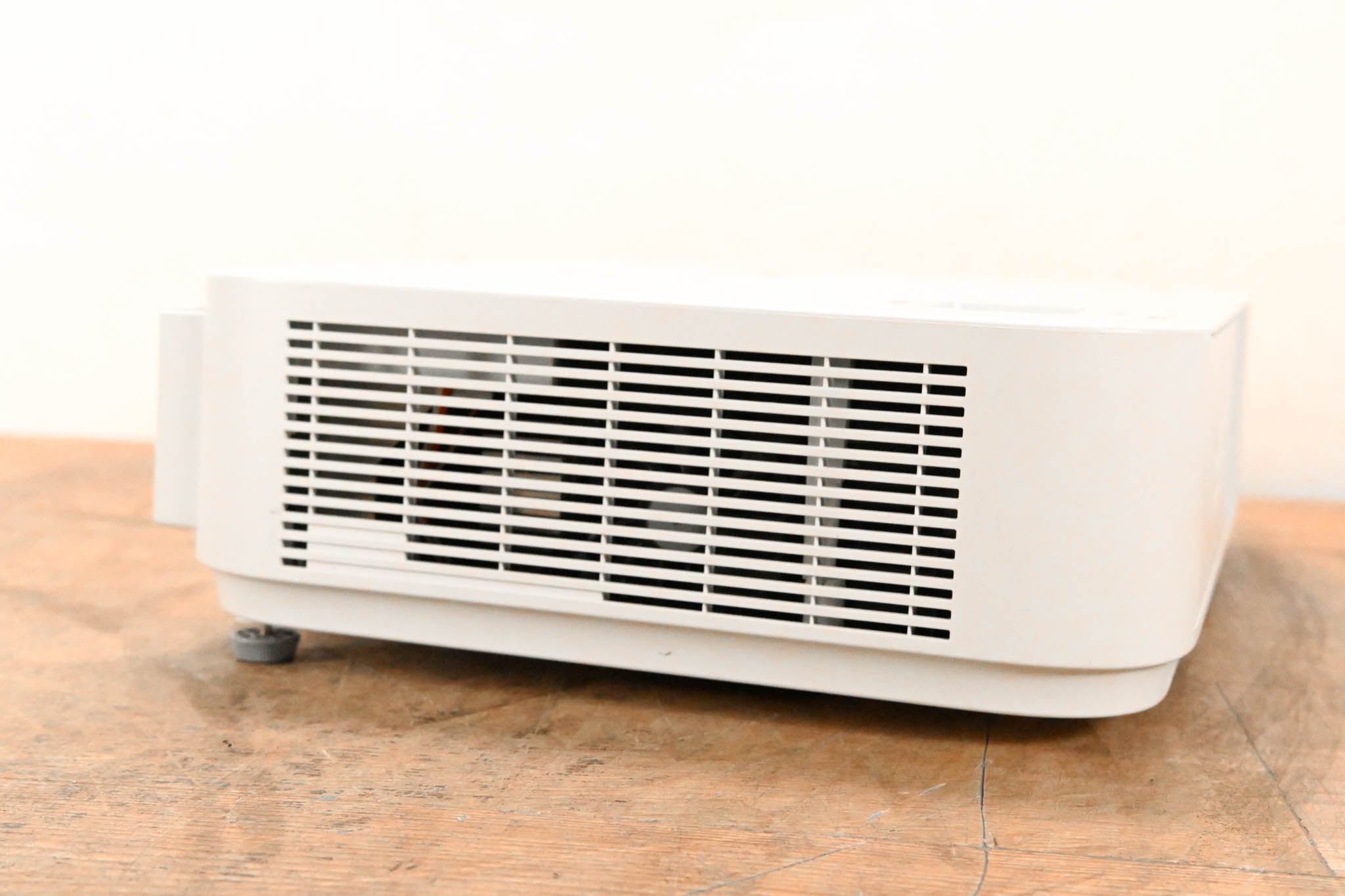 NEC NP-M402X 4,000-Lumen XGA Conference Room Projector