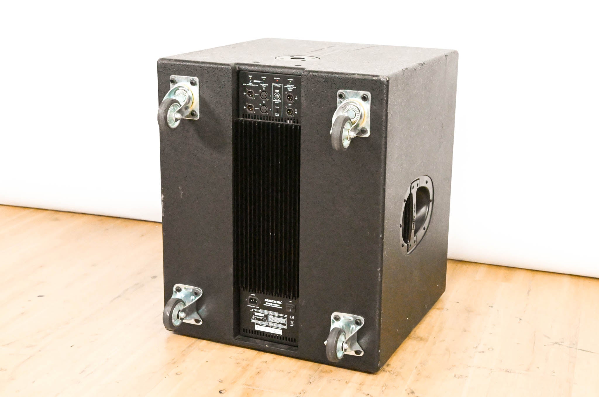 Mackie SWA1801z 800W 18" Active Front-Firing Subwoofer