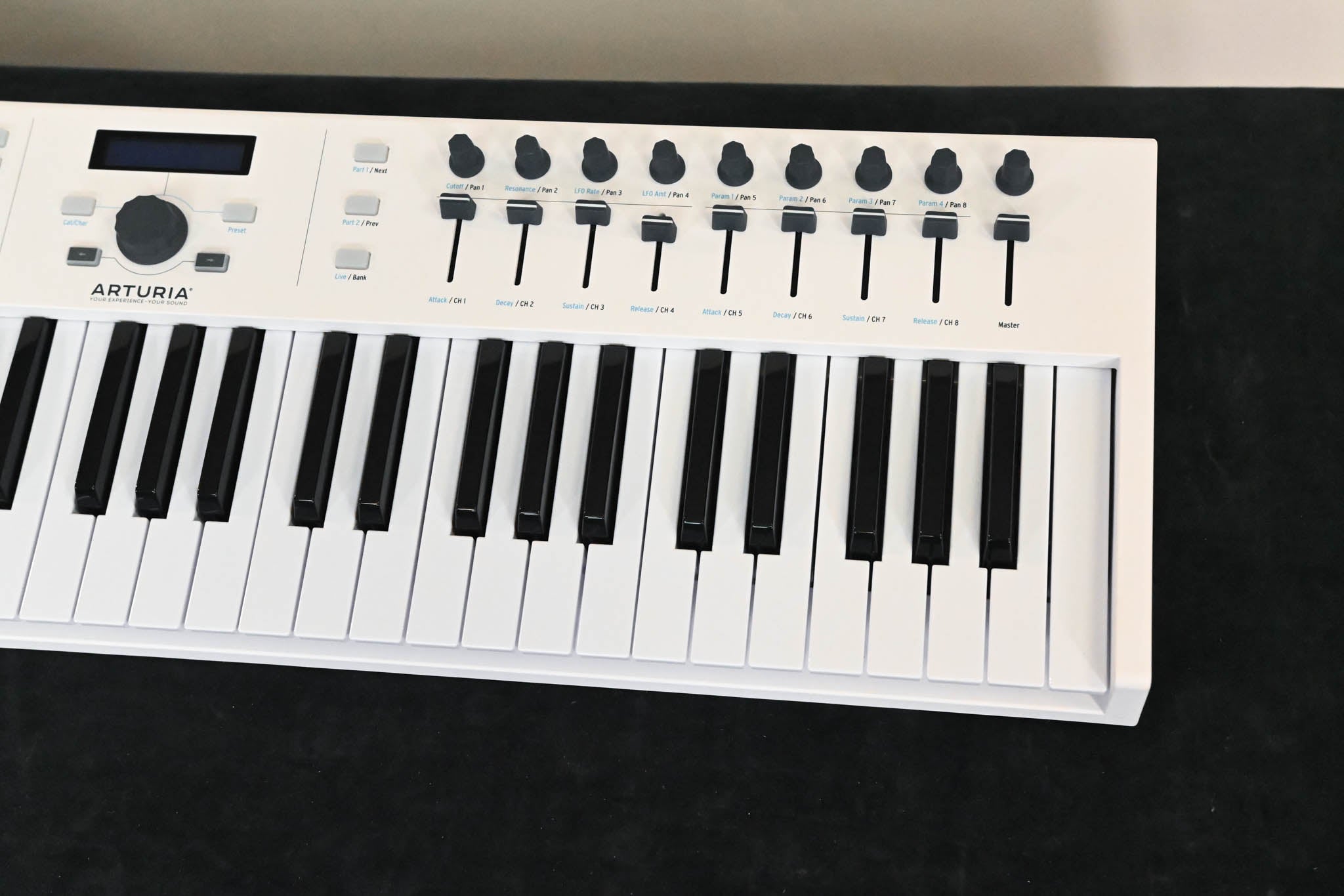 Arturia KeyLab Essential 61 MIDI Controller - White (NO POWER SUPPLY)