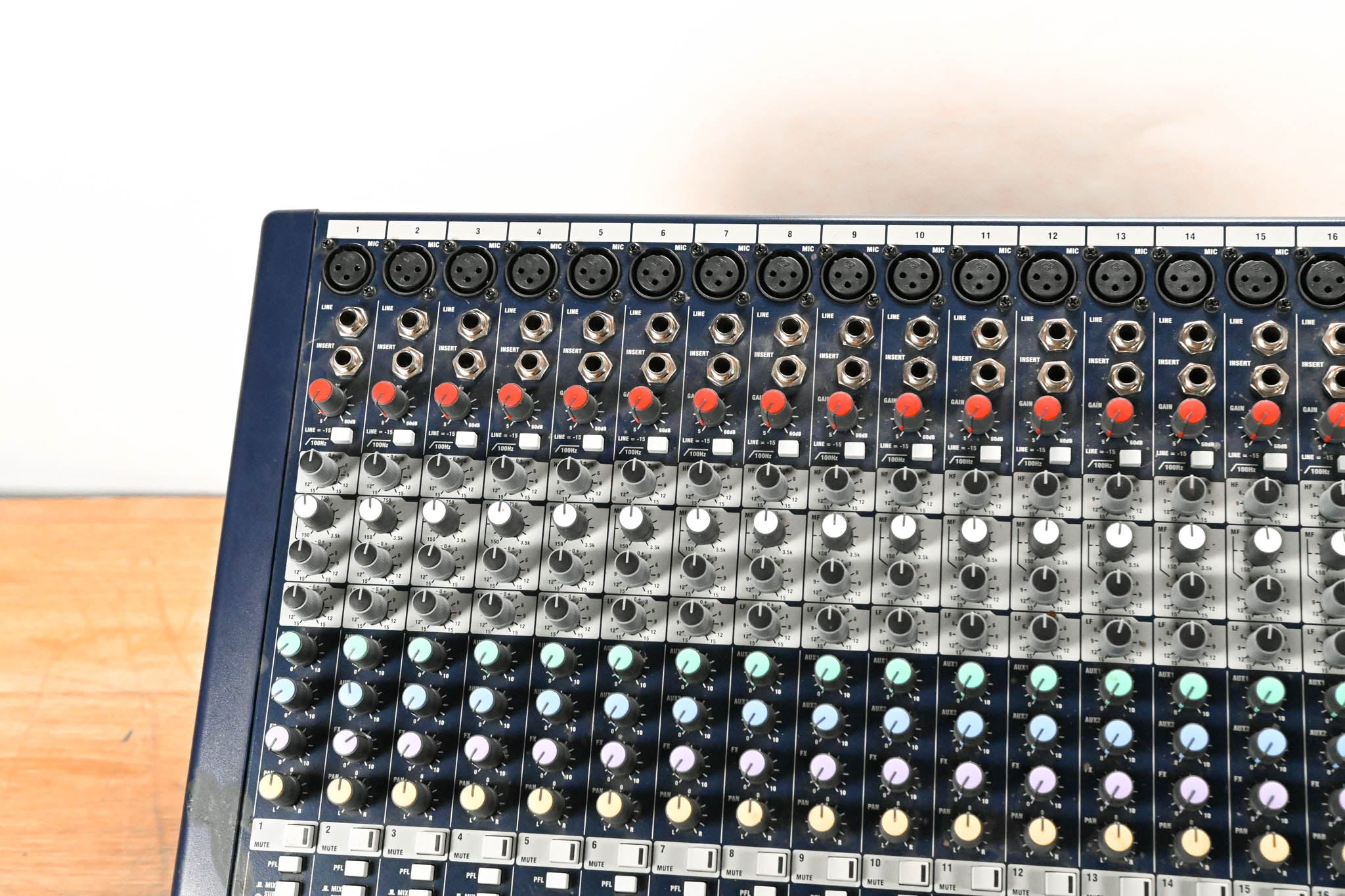 Soundcraft MFXi 20/2 20-Channel Analog Mixer with Effects CG01TRV