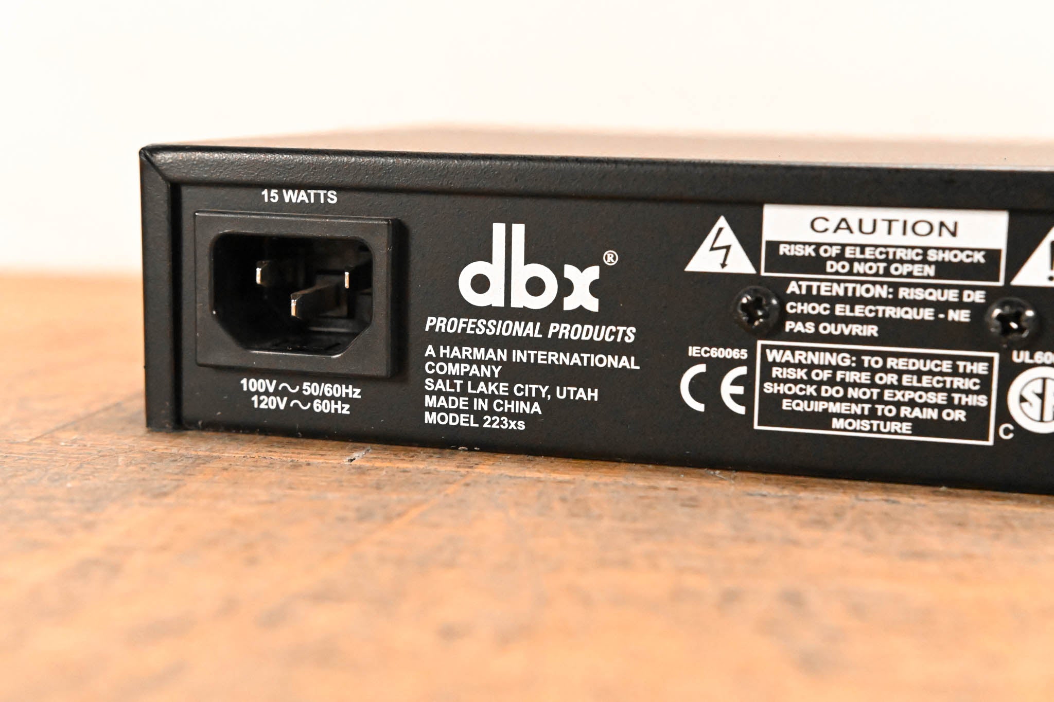 dbx 223xs Stereo 2-Way / Mono 3-Way Crossover