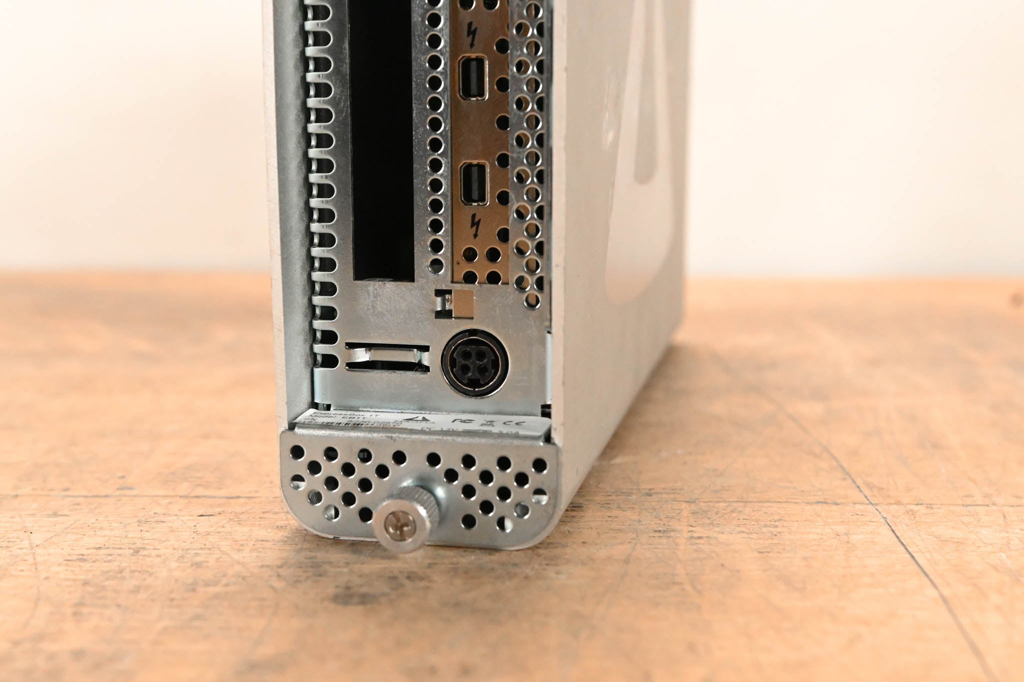Magma EB1T ExpressBox 1T Thunderbolt 2 to PCIe Expansion Chassis NO PSU