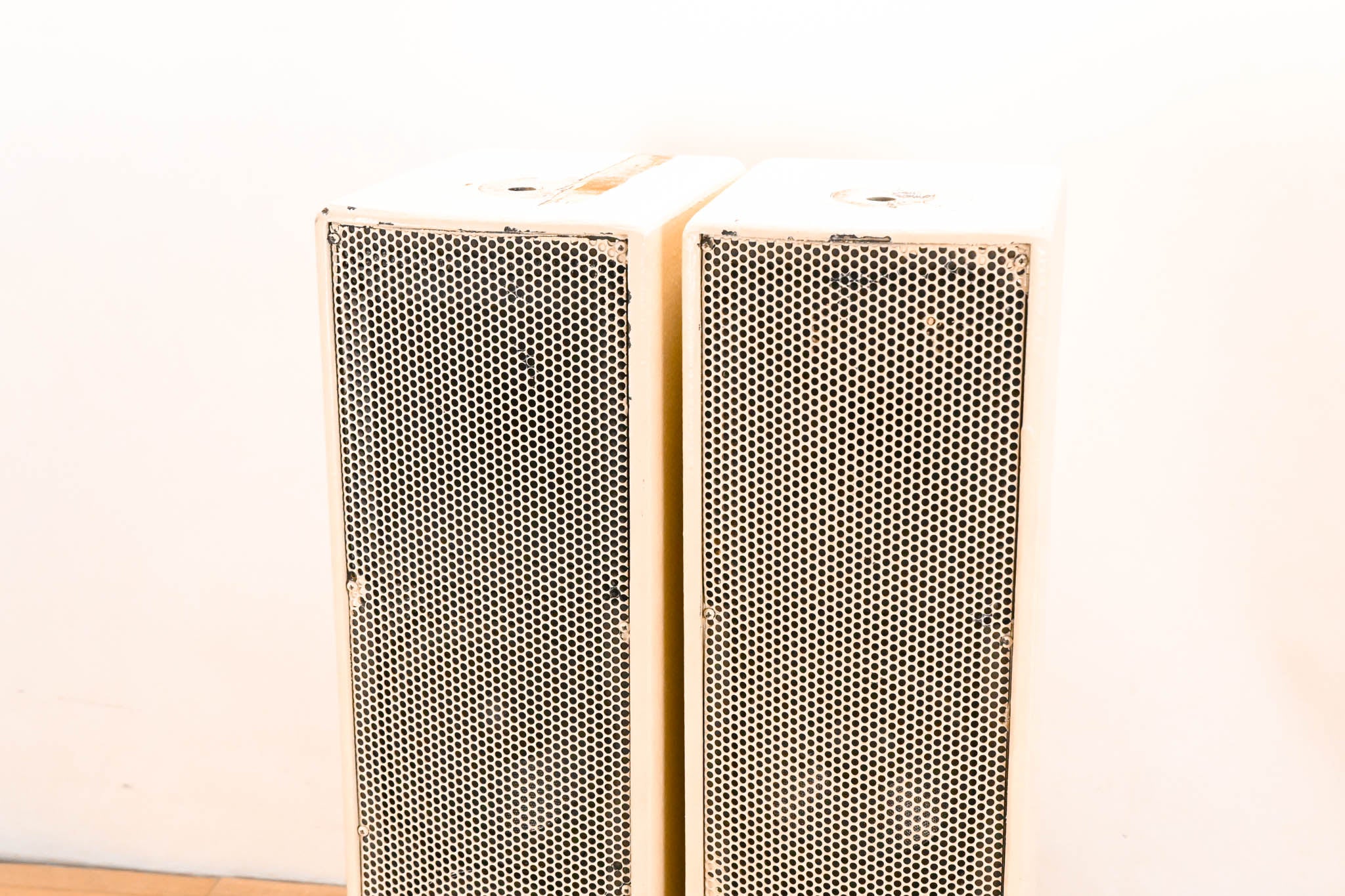EAW UB52 Two-Way Full-Range Loudspeaker - White (PAIR)