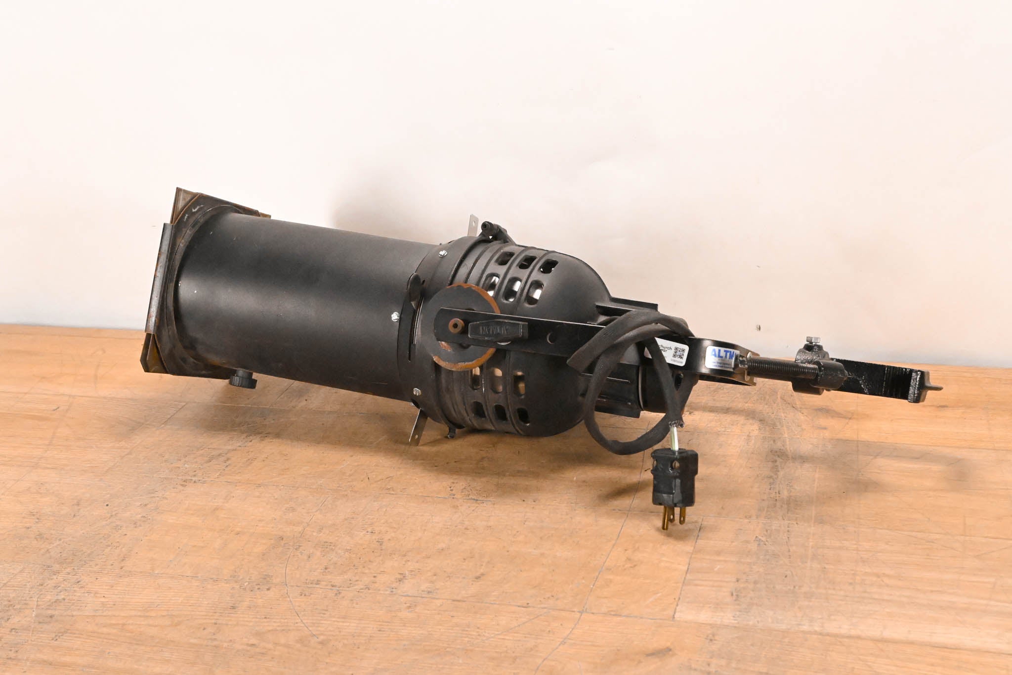 Altman 360Q 6" x 12" 750W Ellipsoidal Light