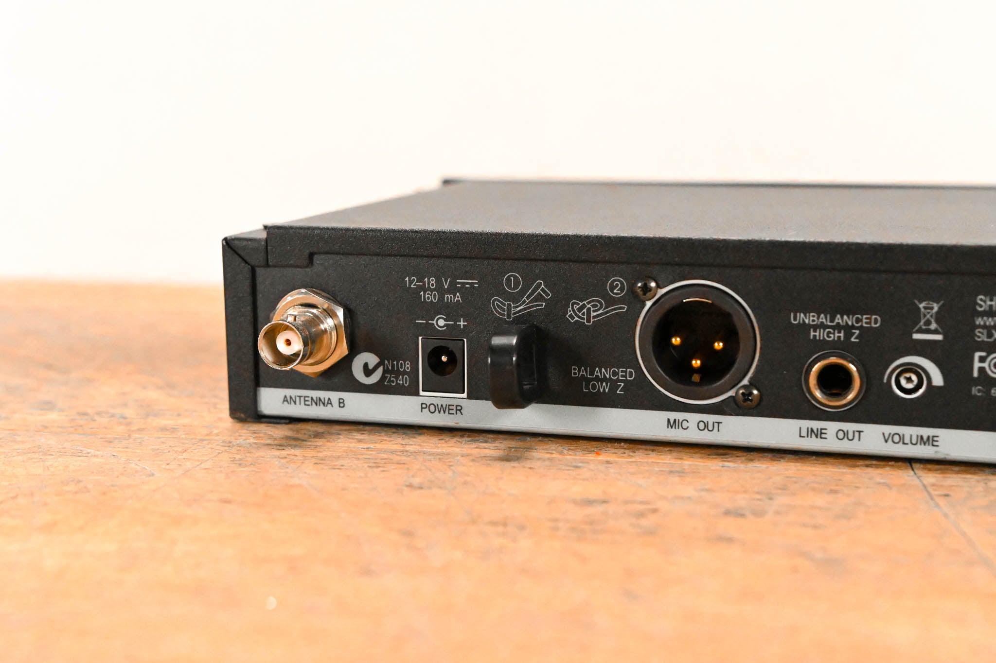 Shure SLX4 Wireless Receiver - H5 Band: 518-542 MHz (NO POWER SUPPLY)
