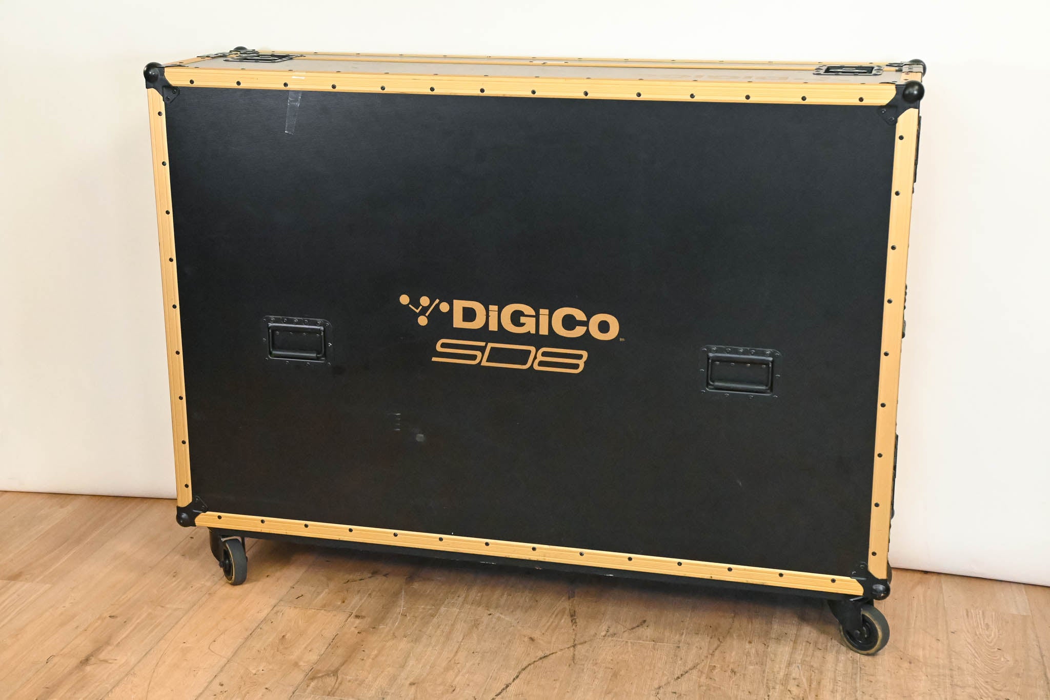 DiGiCo SD8 120-Channel Digital Mixing Console with Road Case