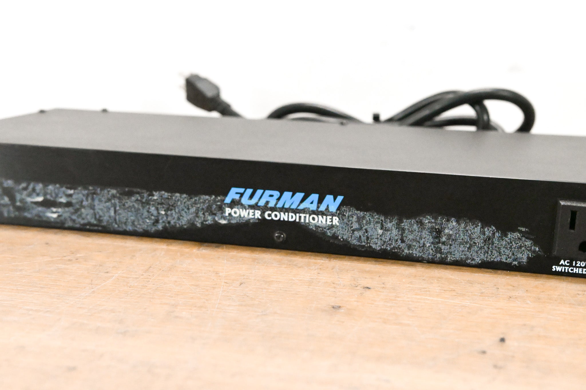 Furman M-8 8-Outlet Power Conditioner