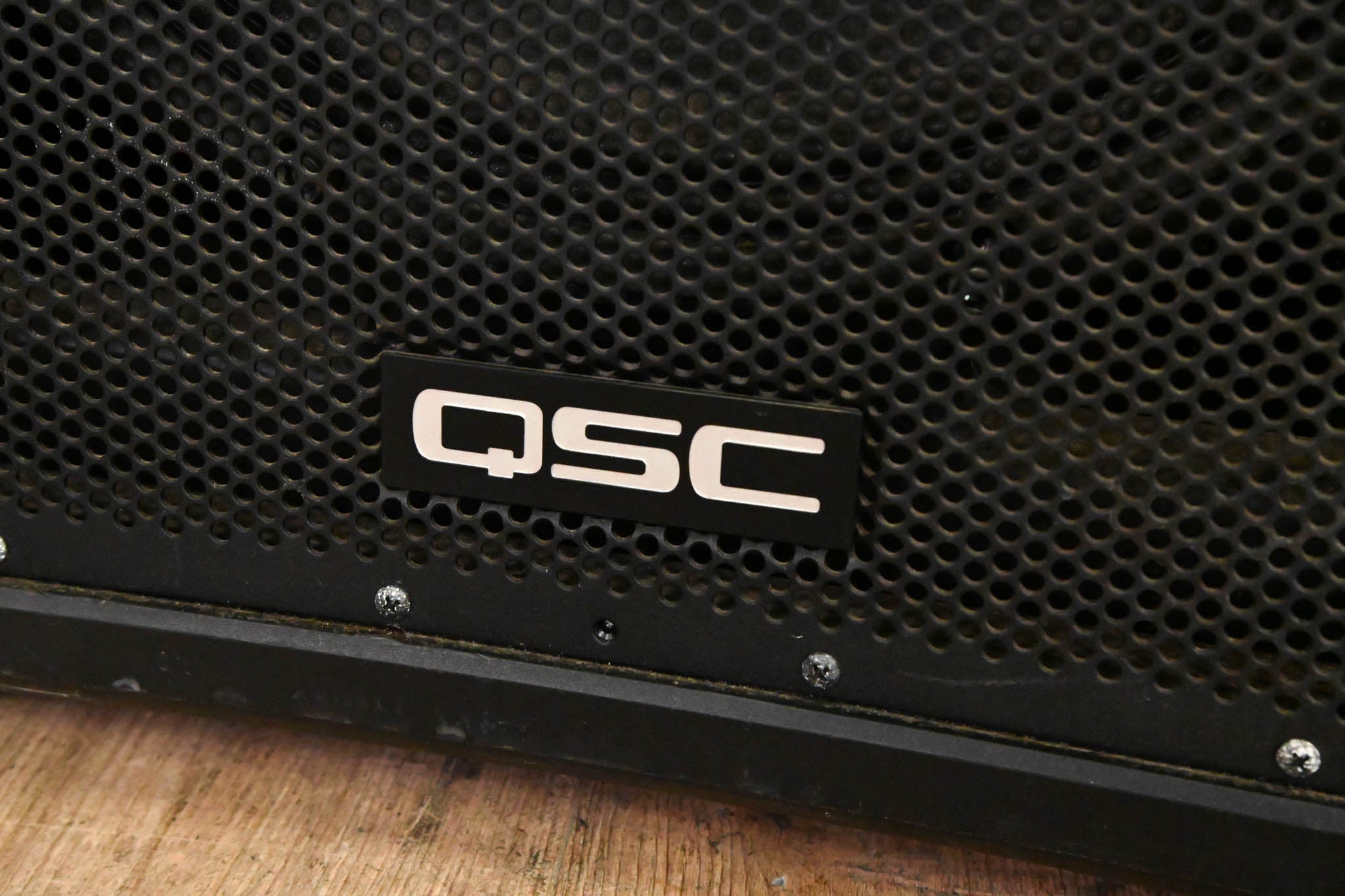 QSC HPR152F 15" 2-Way Powered Speaker