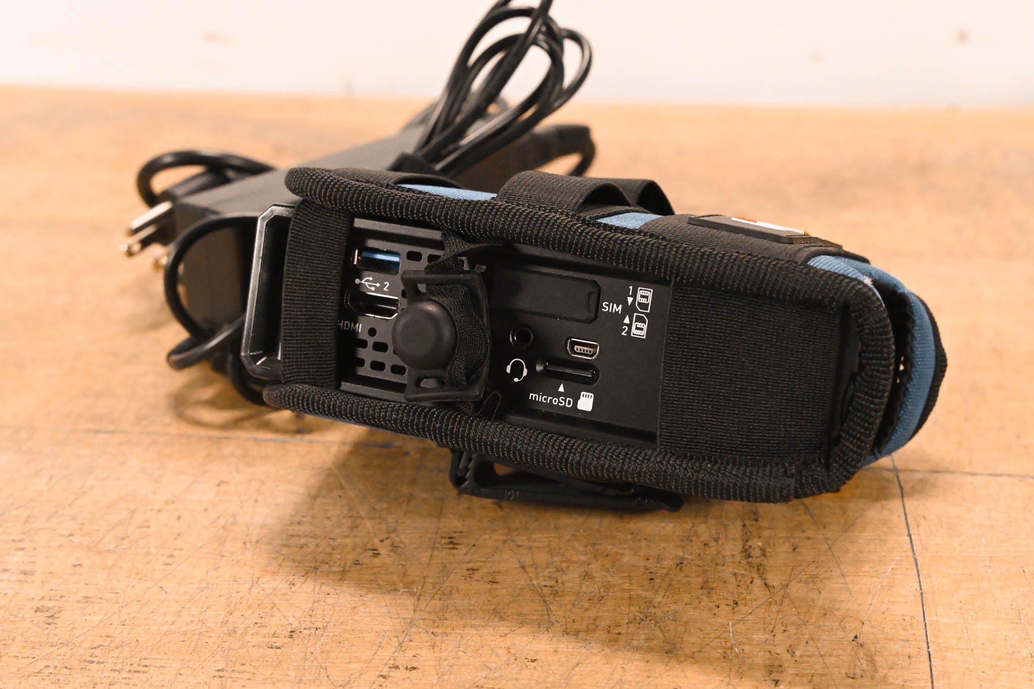LiveU LU200 Camera-Mount Unit w/ SDI/HDMI Inputs