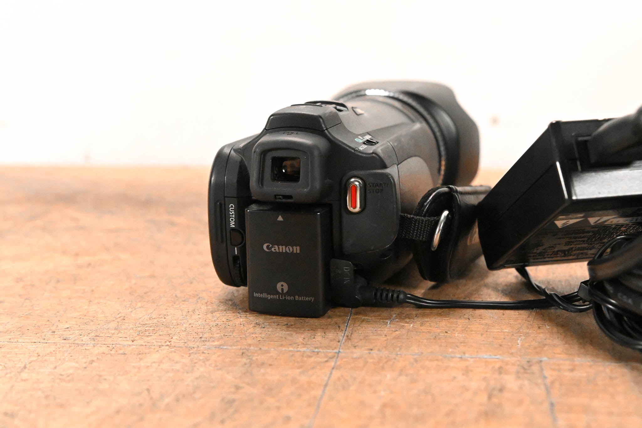 Canon Vixia HF G10 Full HD Camcorder w/HD CMOS Pro + 32GB Internal Flash